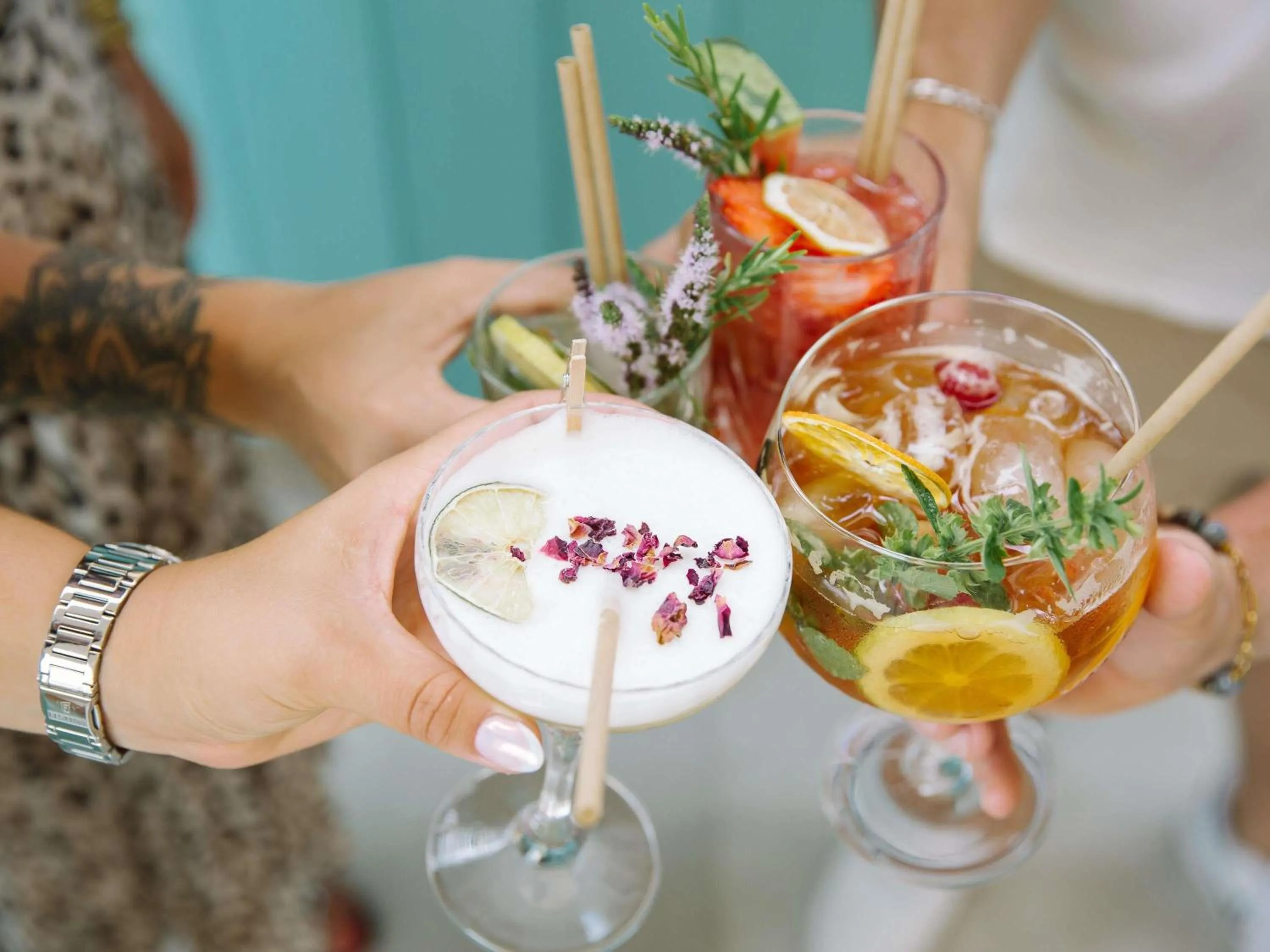 Lounge or bar in Mercure Avignon TGV Hotel & Spa