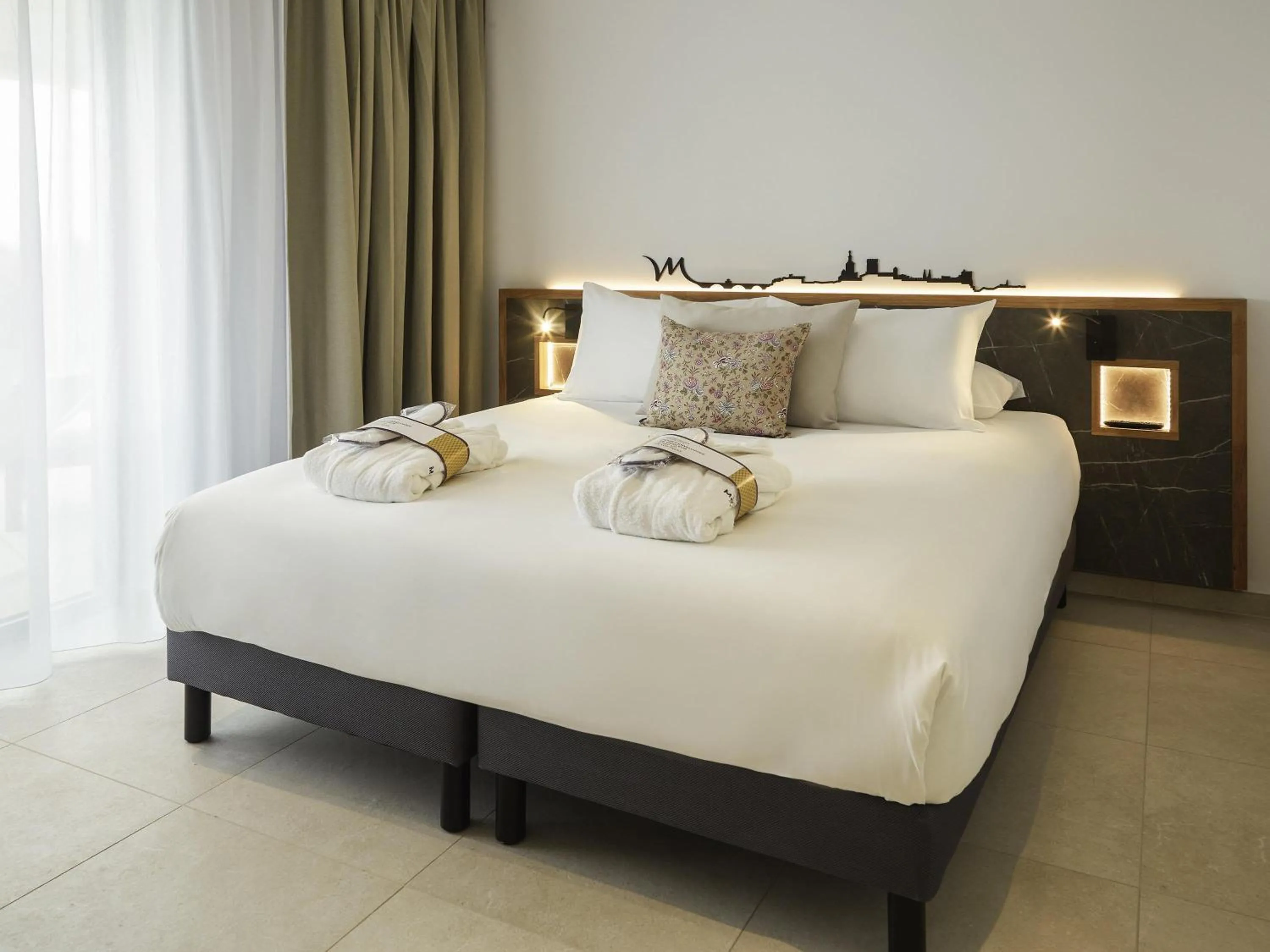 Bedroom, Bed in Mercure Avignon TGV Hotel & Spa