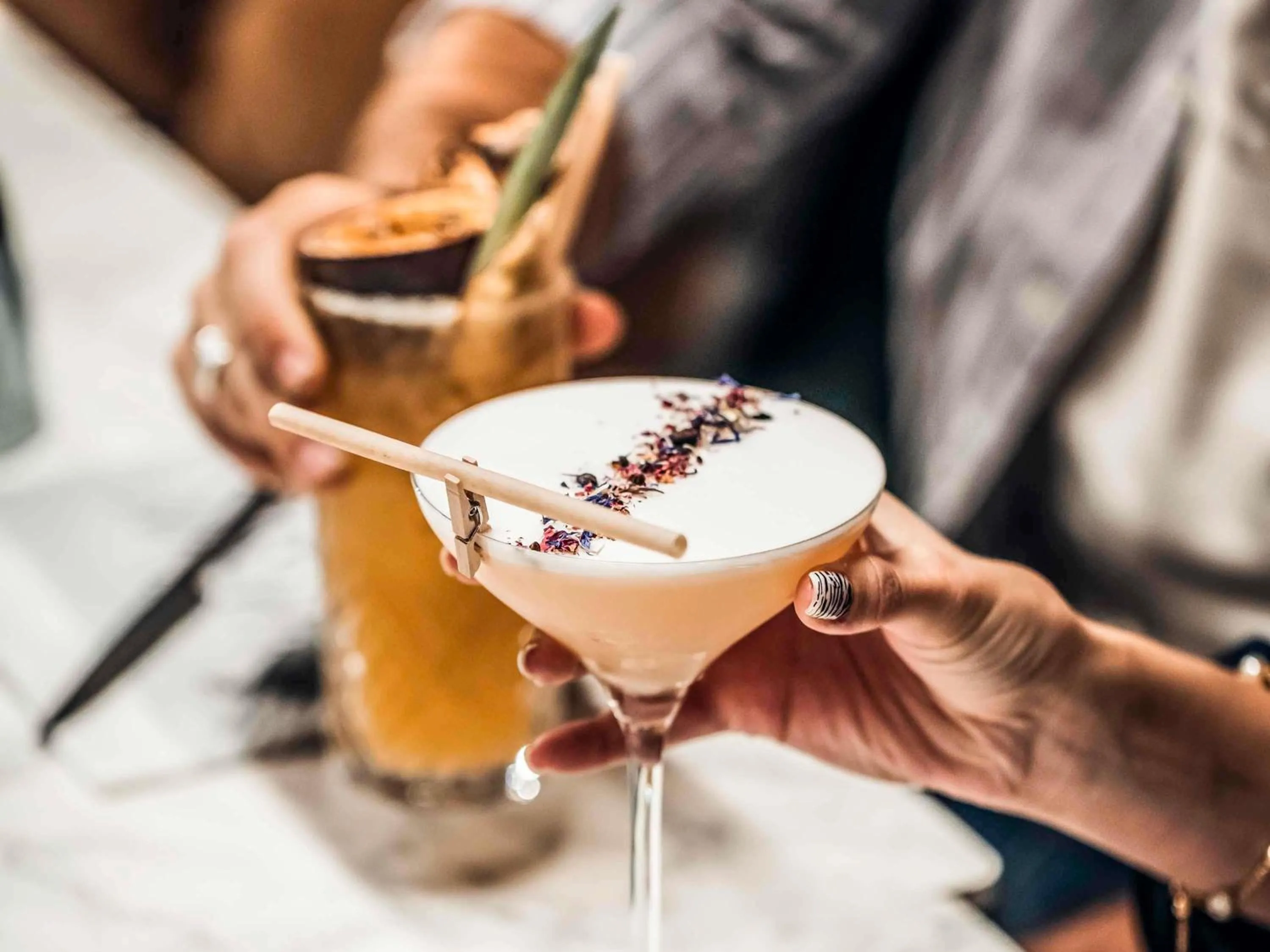 Lounge or bar in Mercure Avignon TGV Hotel & Spa