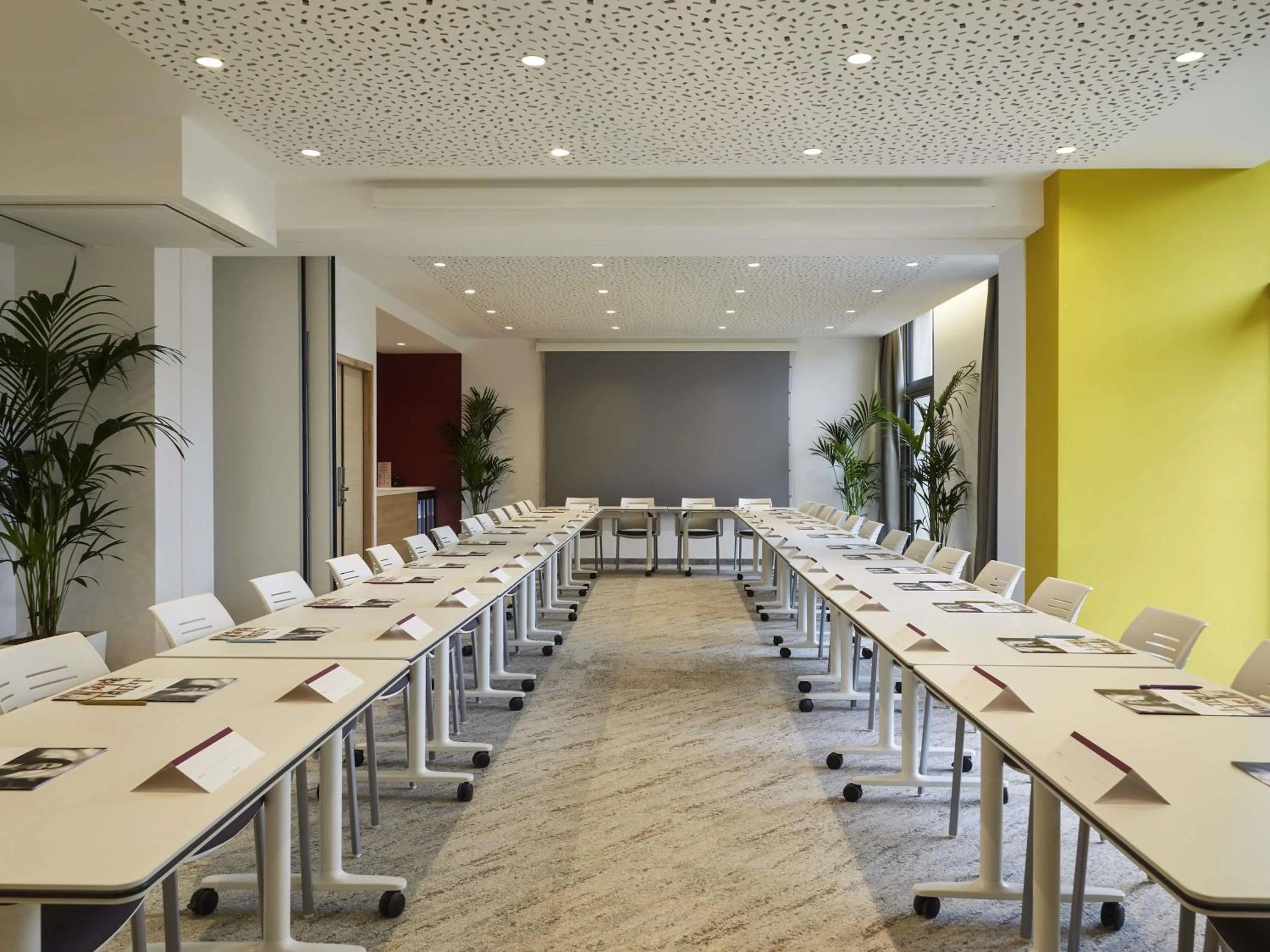 Meeting/conference room in Mercure Avignon TGV Hotel & Spa