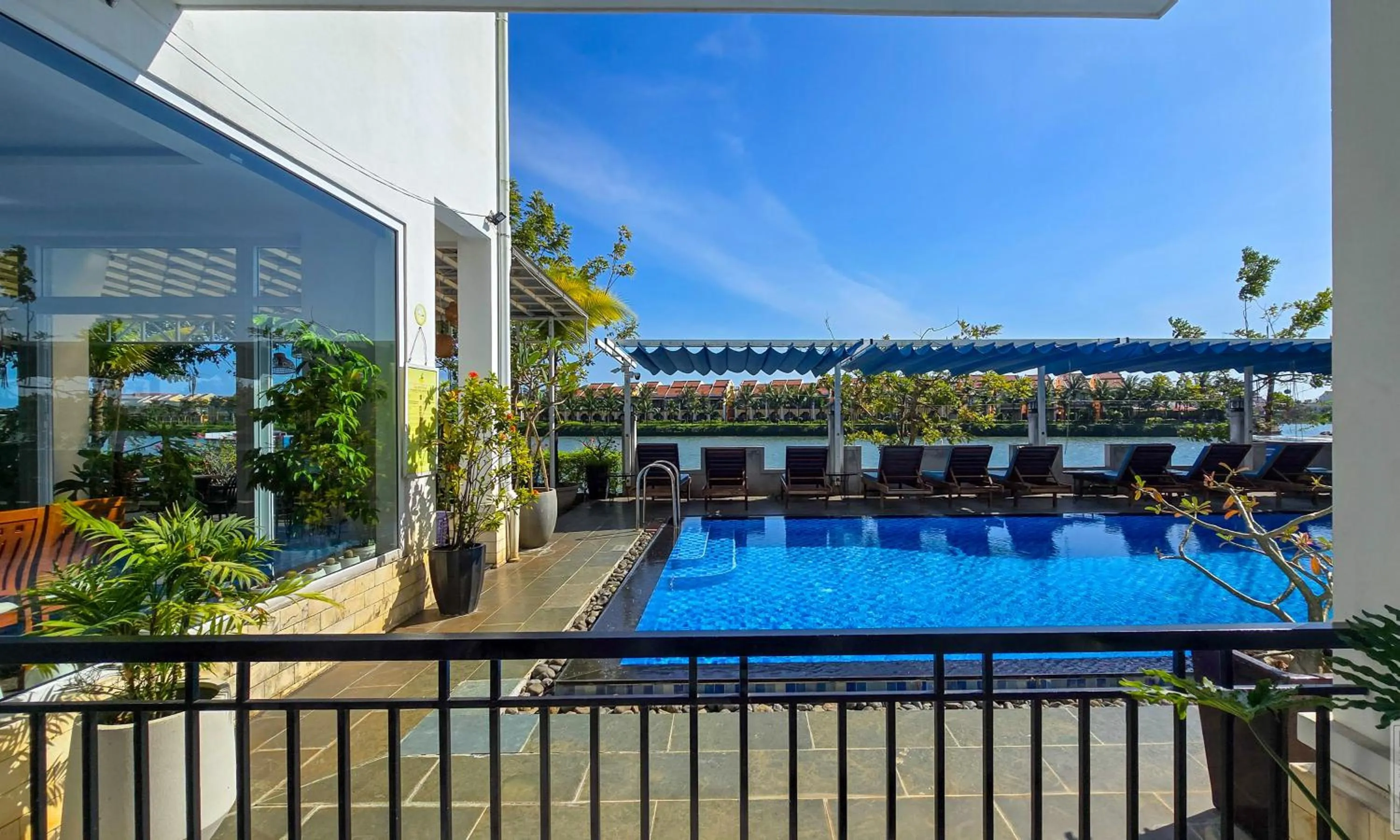 Day in Riverside White House Boutique Hotel