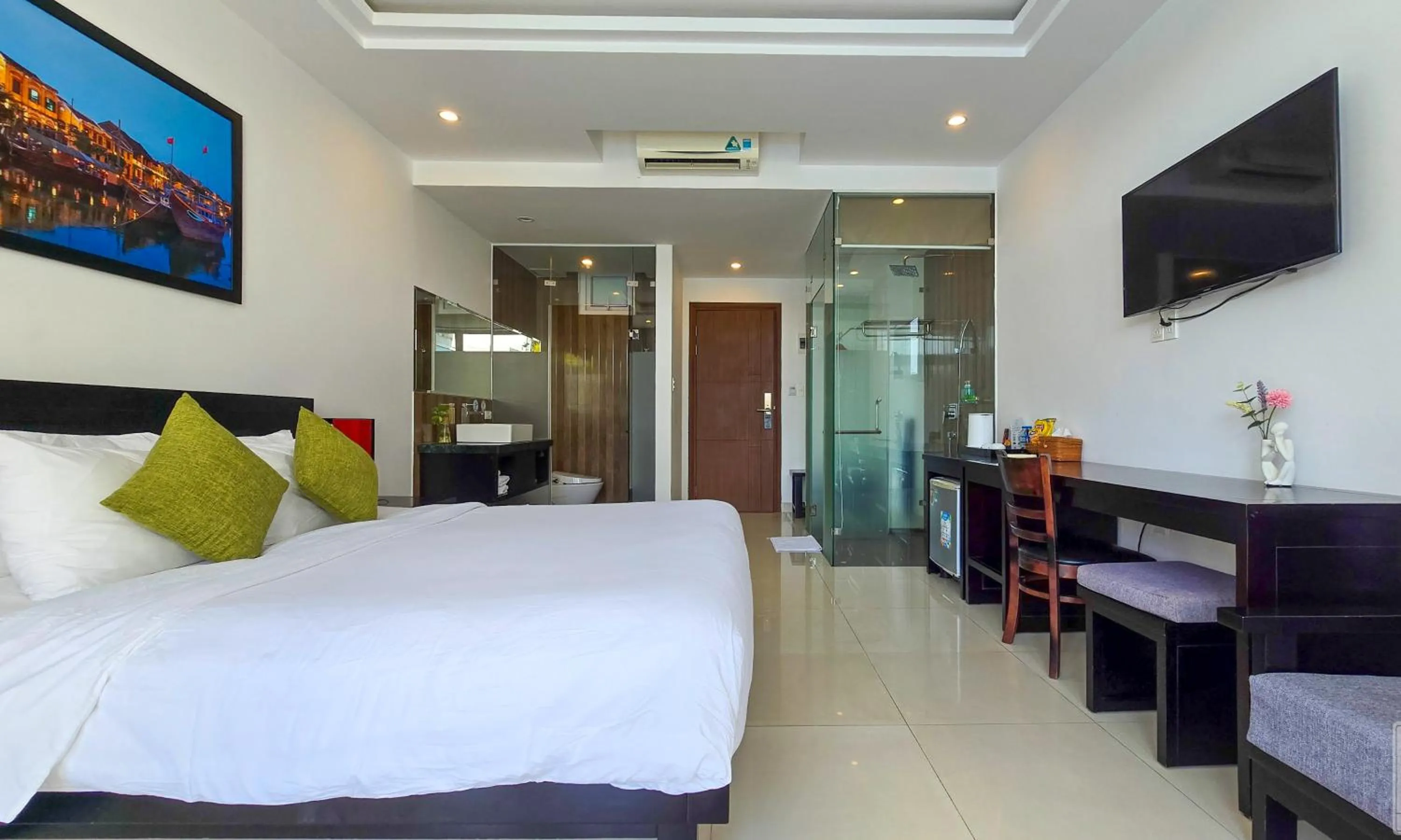 Shower, Bed in Riverside White House Boutique Hotel