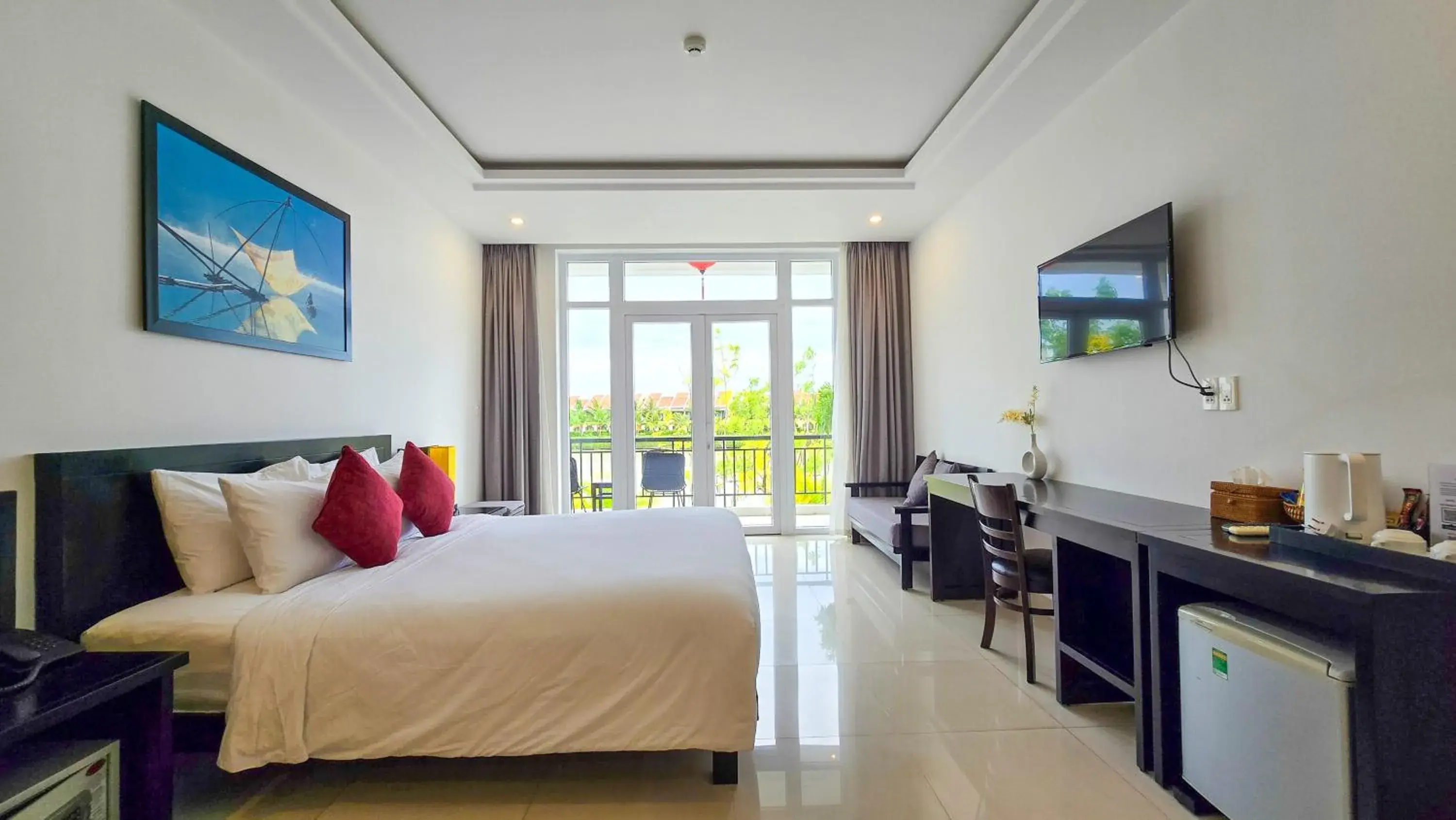 Deluxe Double Room with Balcony and River View in Riverside White House Boutique Hotel Deluxe Double Room with Balcony and River View in Riverside White House Boutique Hotel