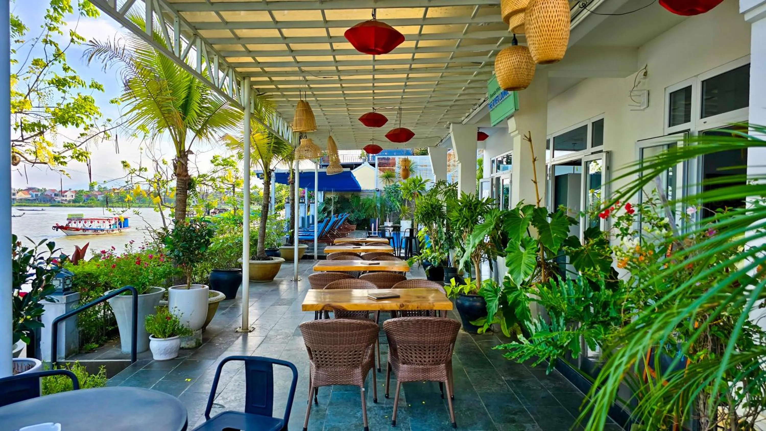 Patio in Riverside White House Boutique Hotel