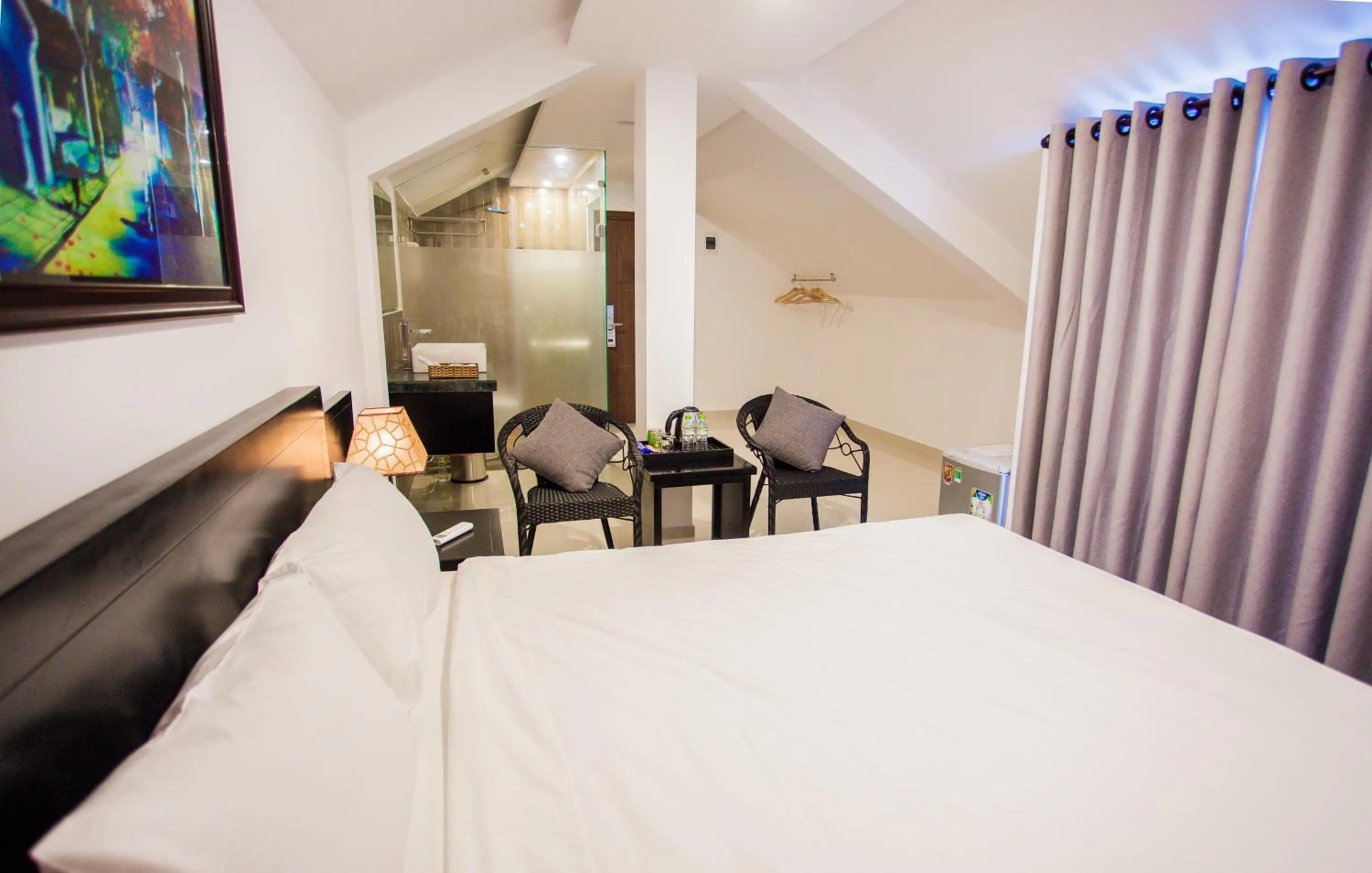 Bathroom, Bed in Riverside White House Boutique Hotel