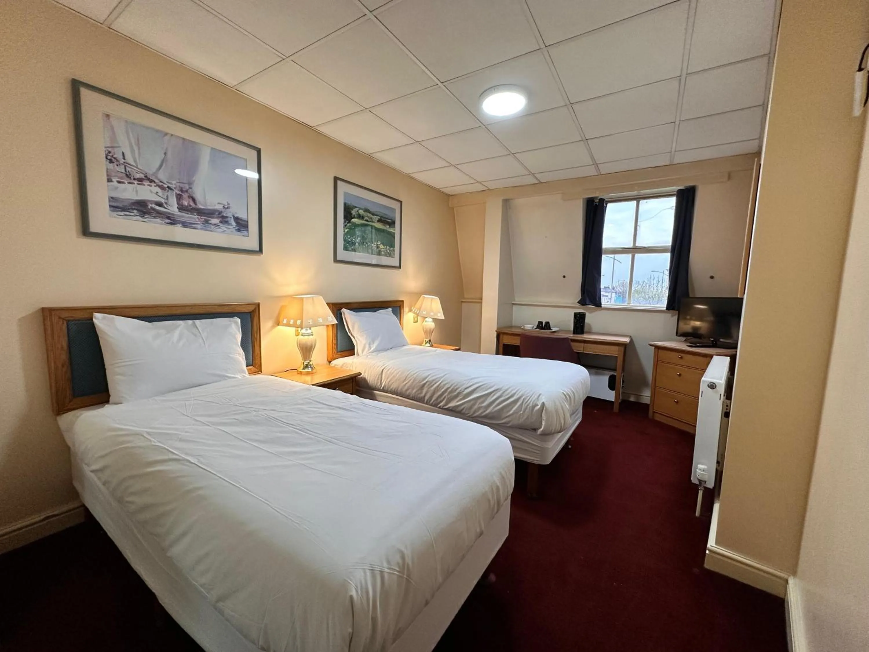 Bed in Throstles Nest Hotel