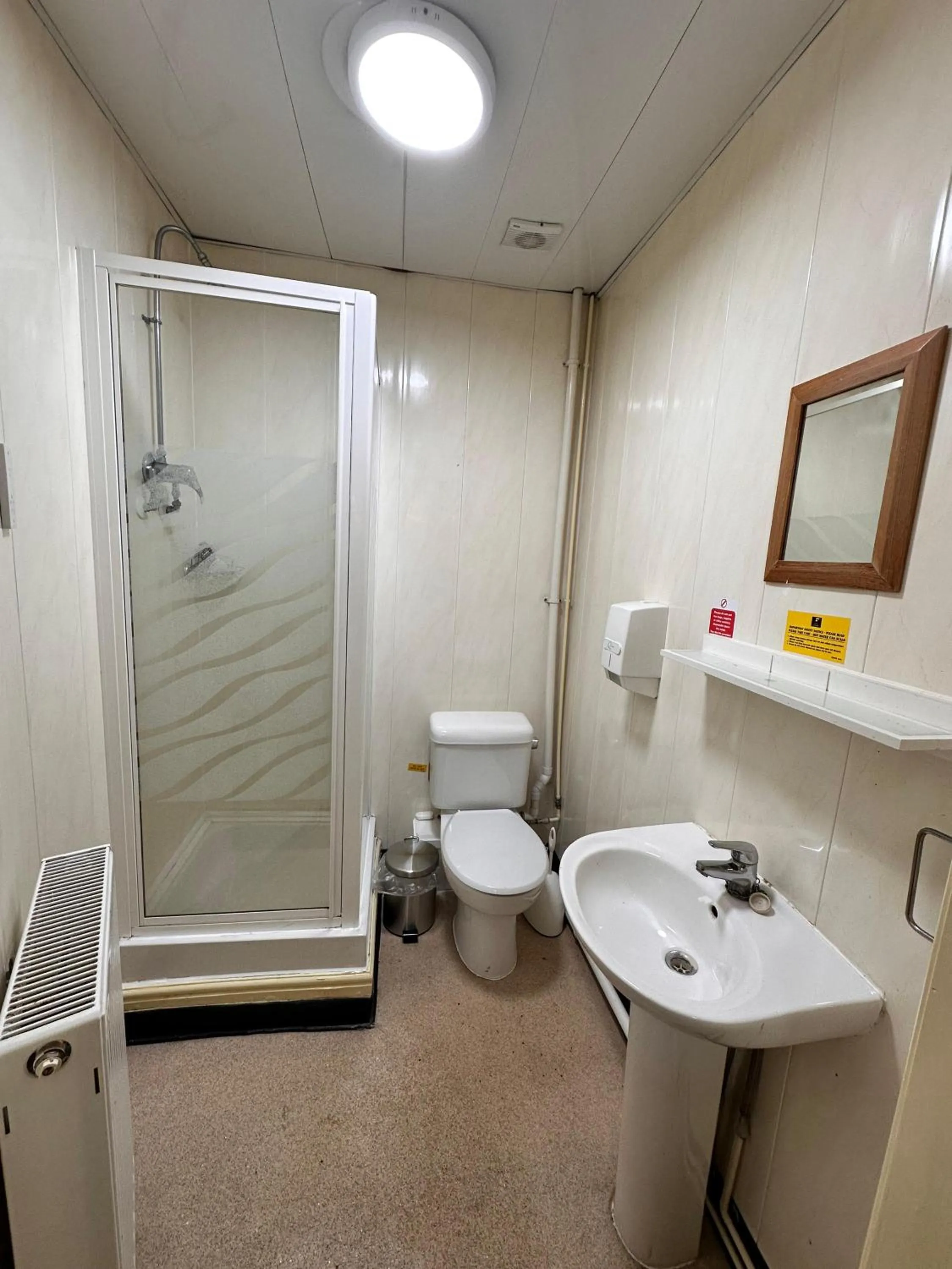 Toilet in Throstles Nest Hotel