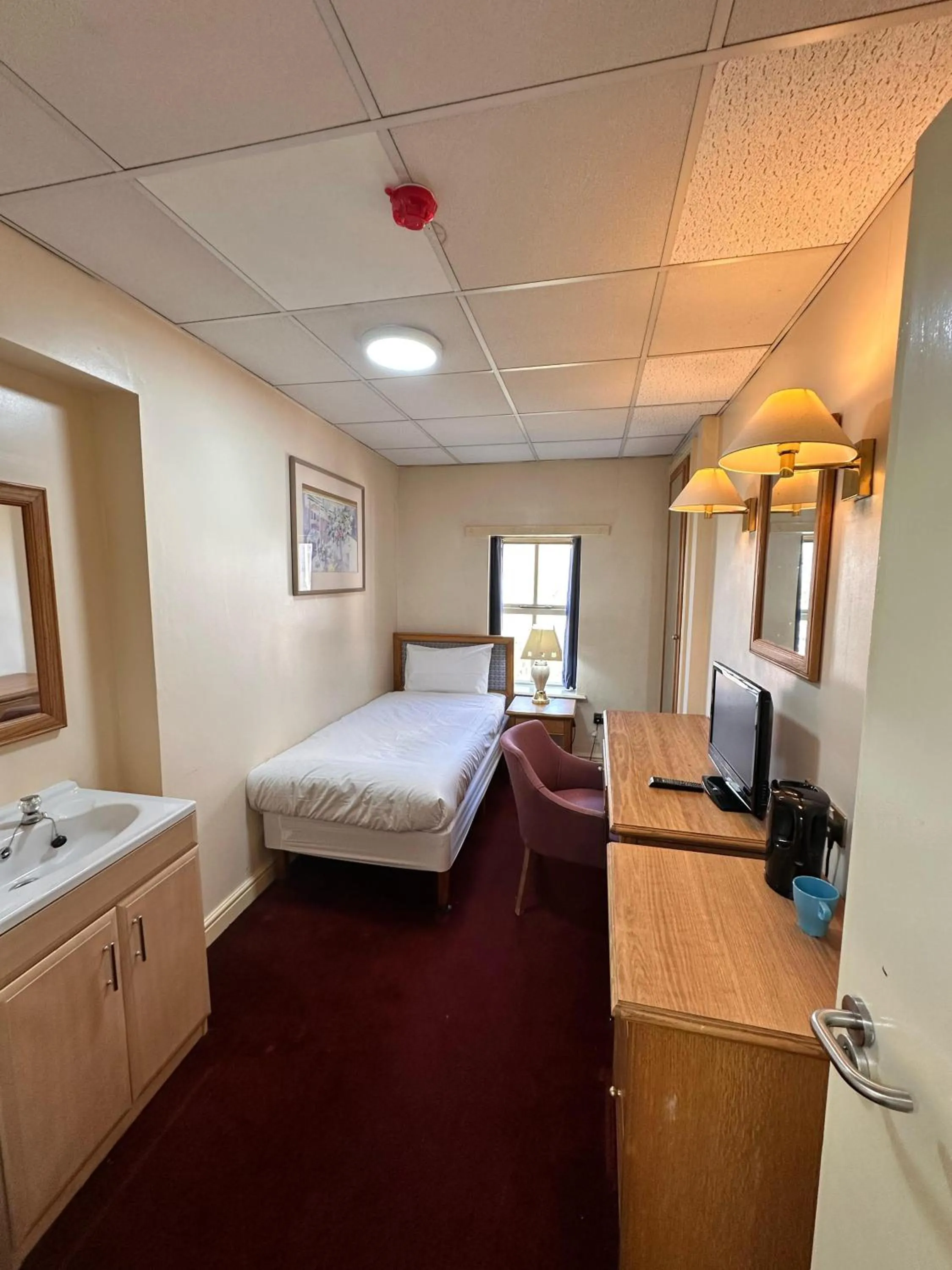 Bedroom, Bed in Throstles Nest Hotel