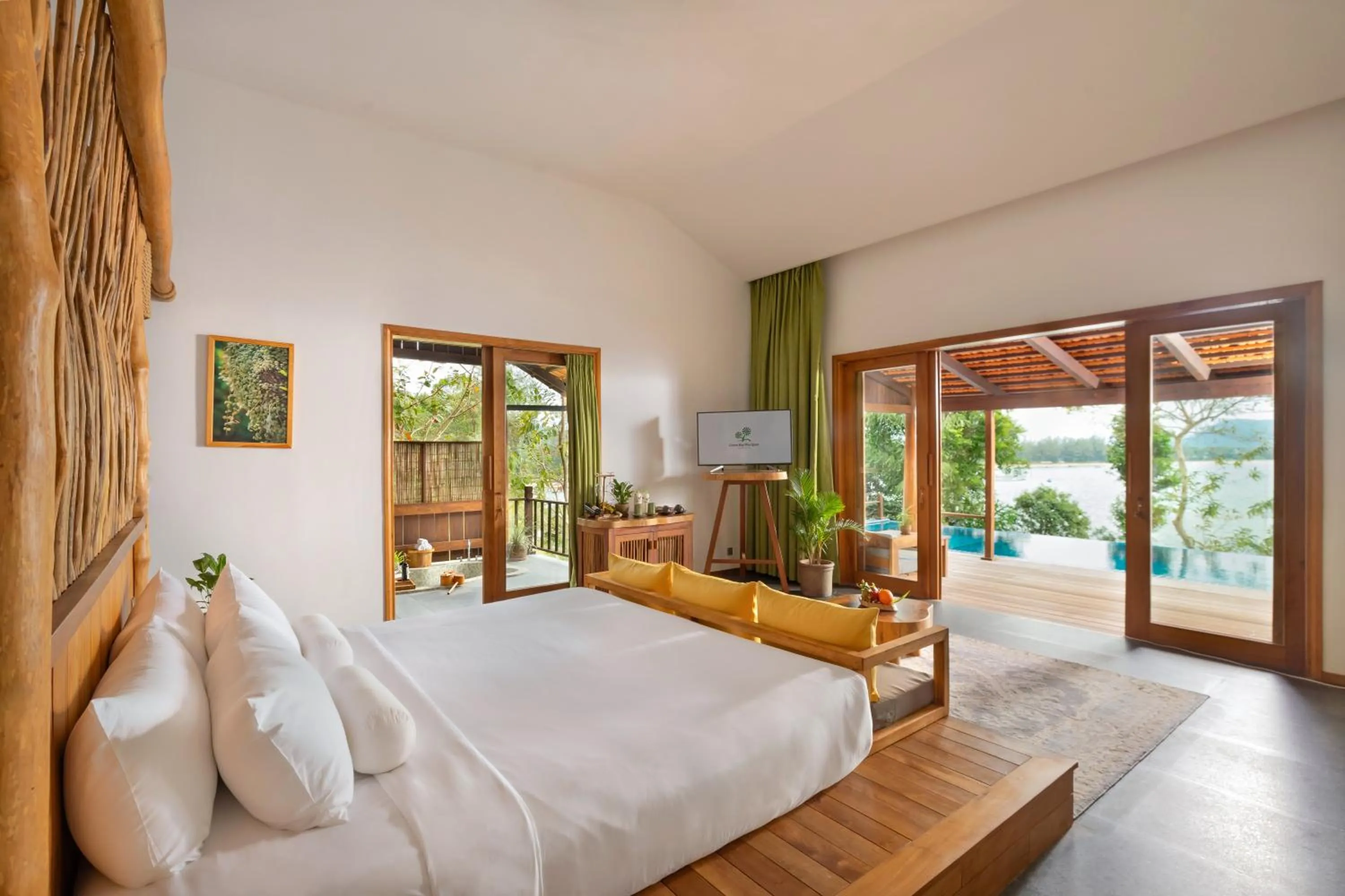 Bed in Green Bay Phu Quoc Resort & Spa
