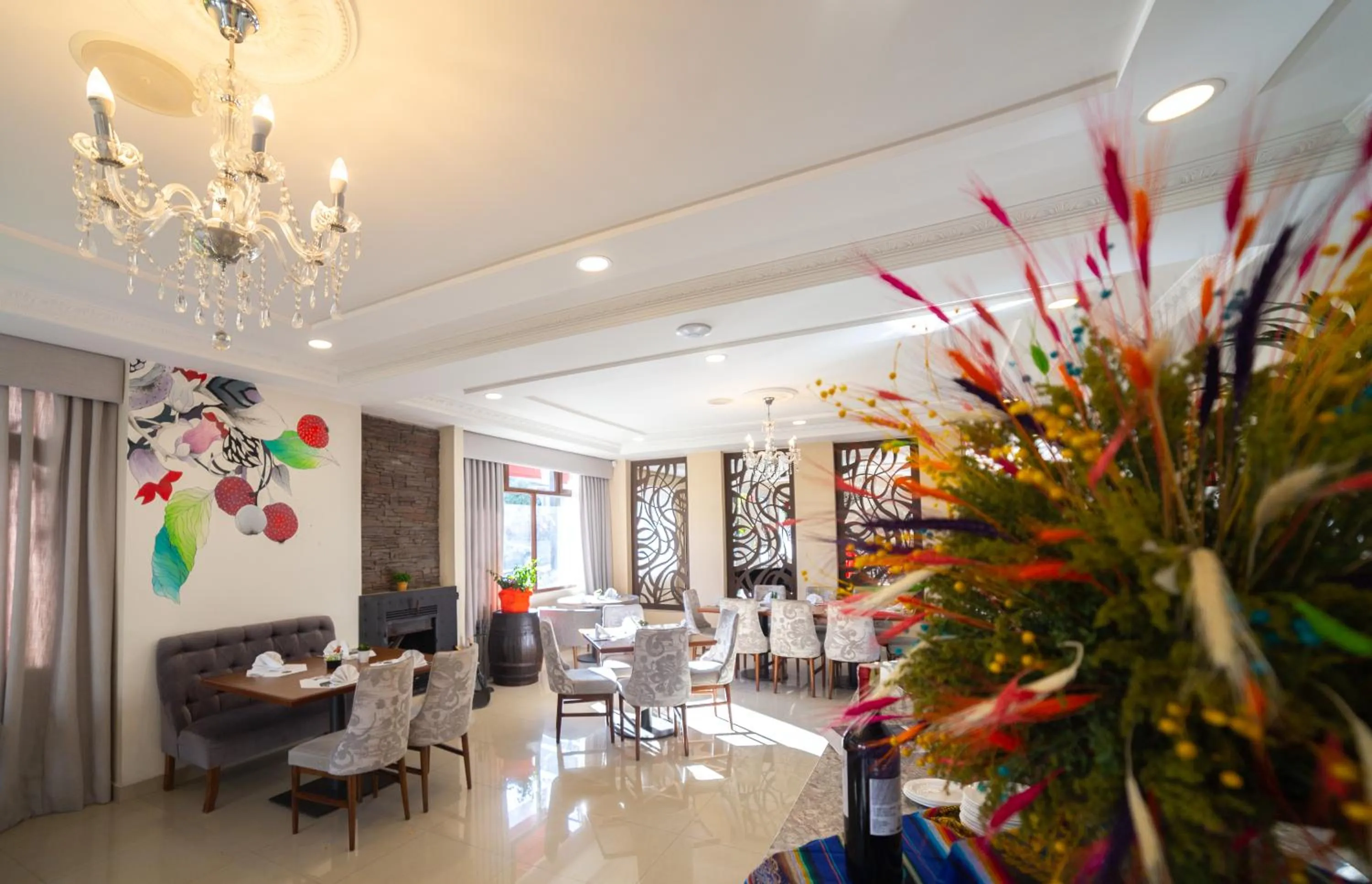 Restaurant/places to eat in Quindeloma Art Hotel & Gallery