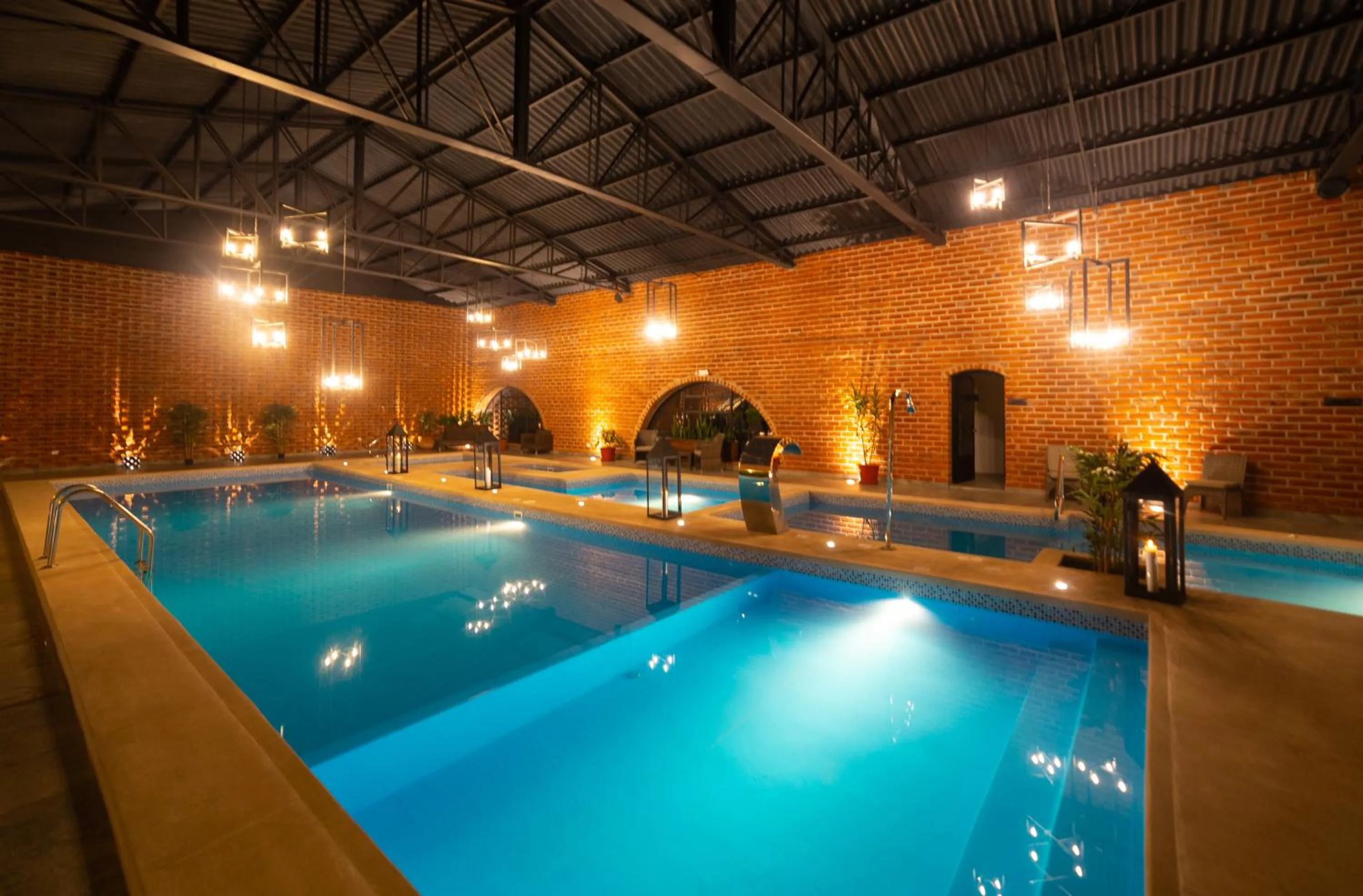 Swimming pool in Quindeloma Art Hotel & Gallery
