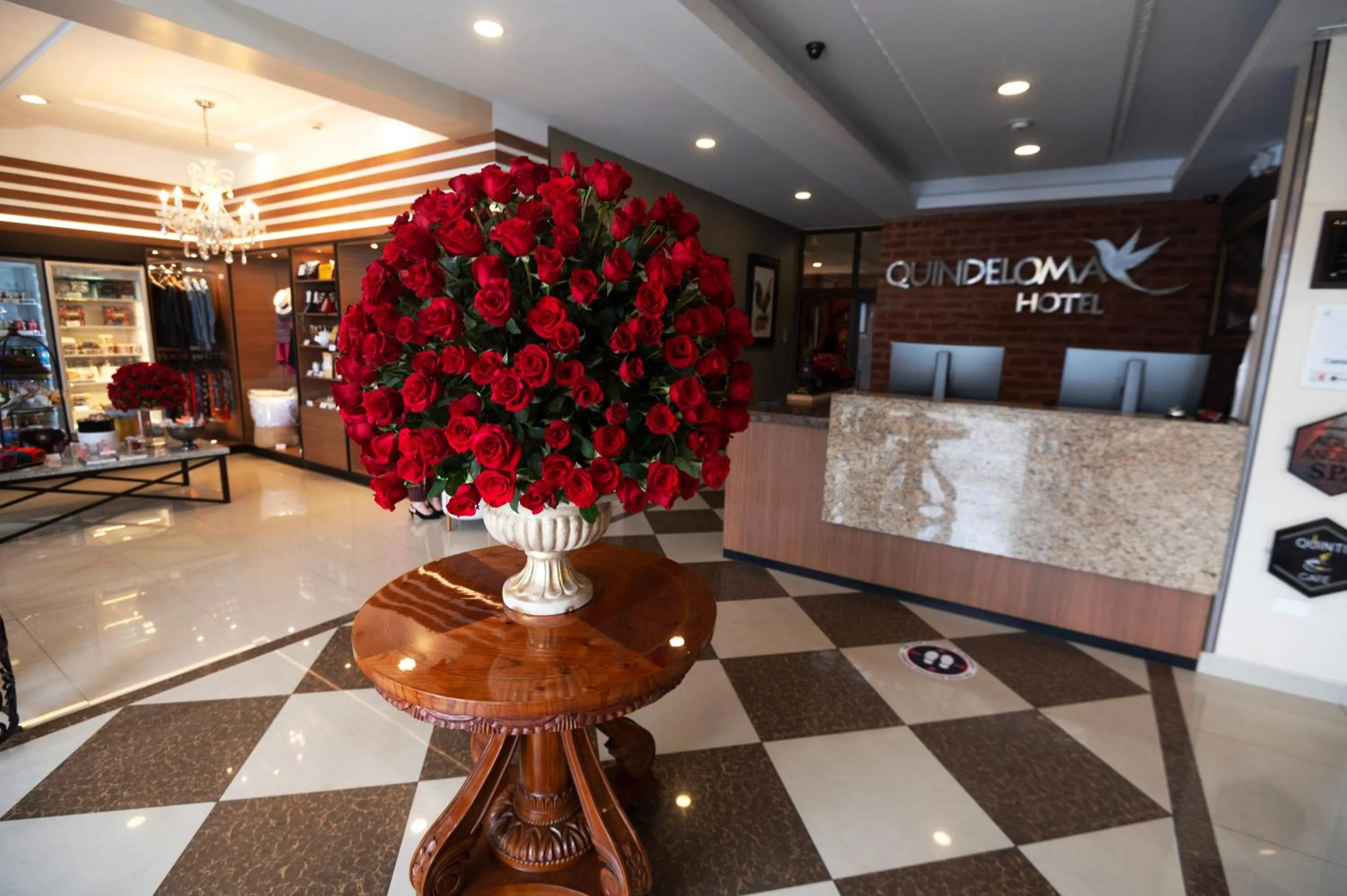 Lobby or reception in Quindeloma Art Hotel & Gallery