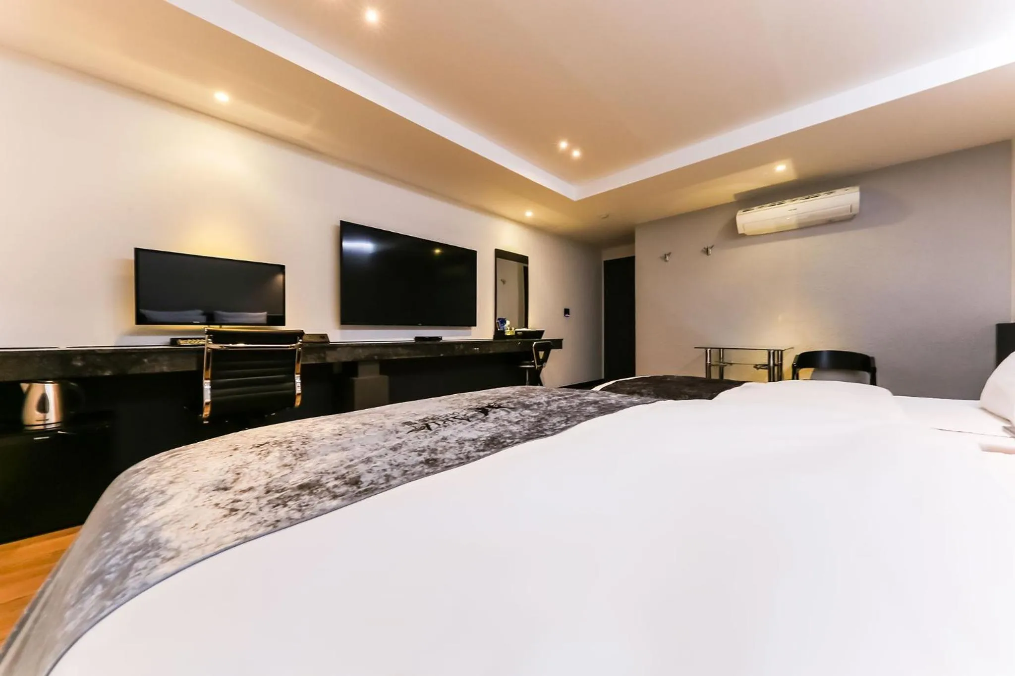 Bed in Seosan Aria Hotel