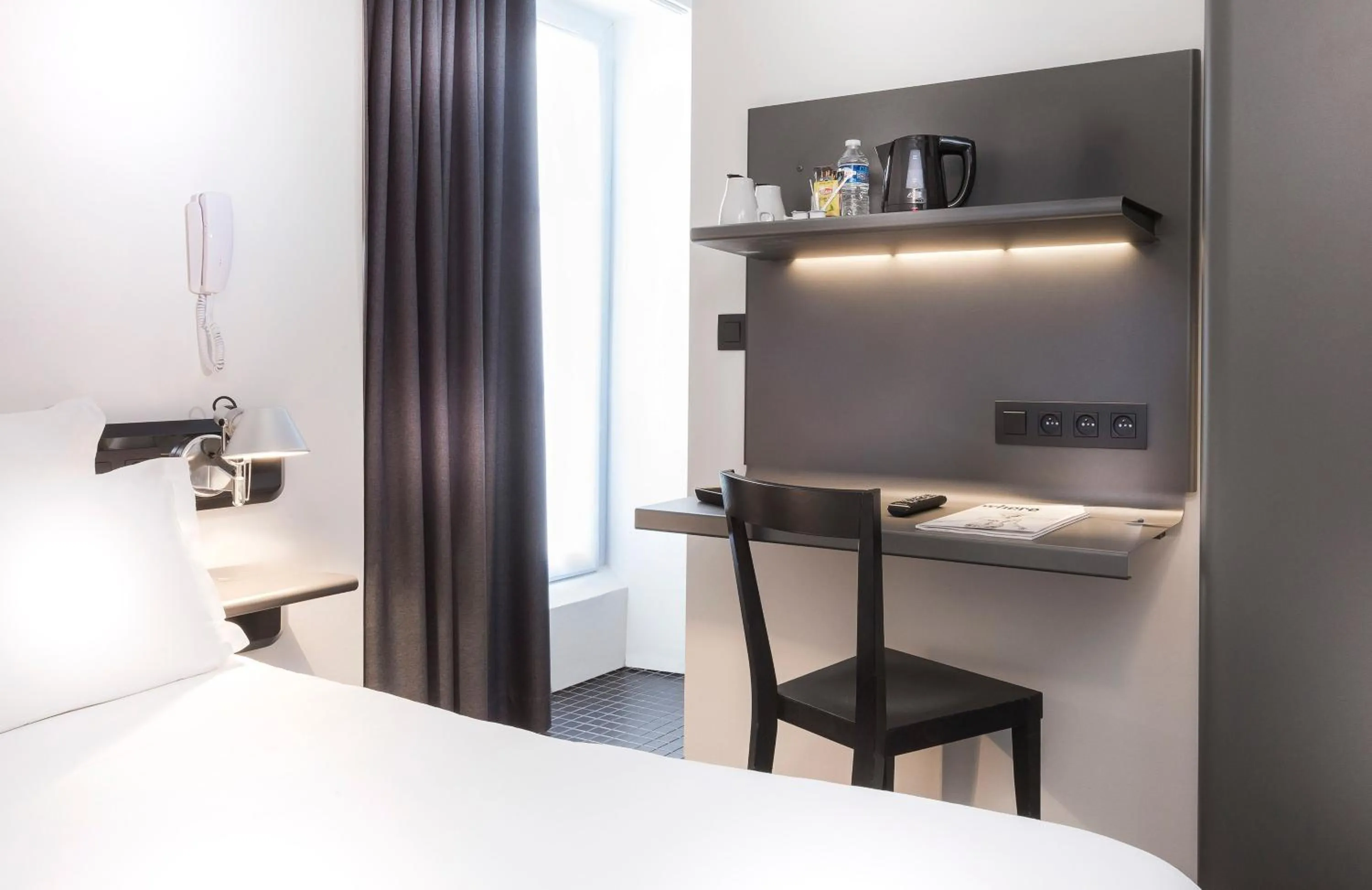 Photo of the whole room, Bed in Libertel Montmartre Opéra