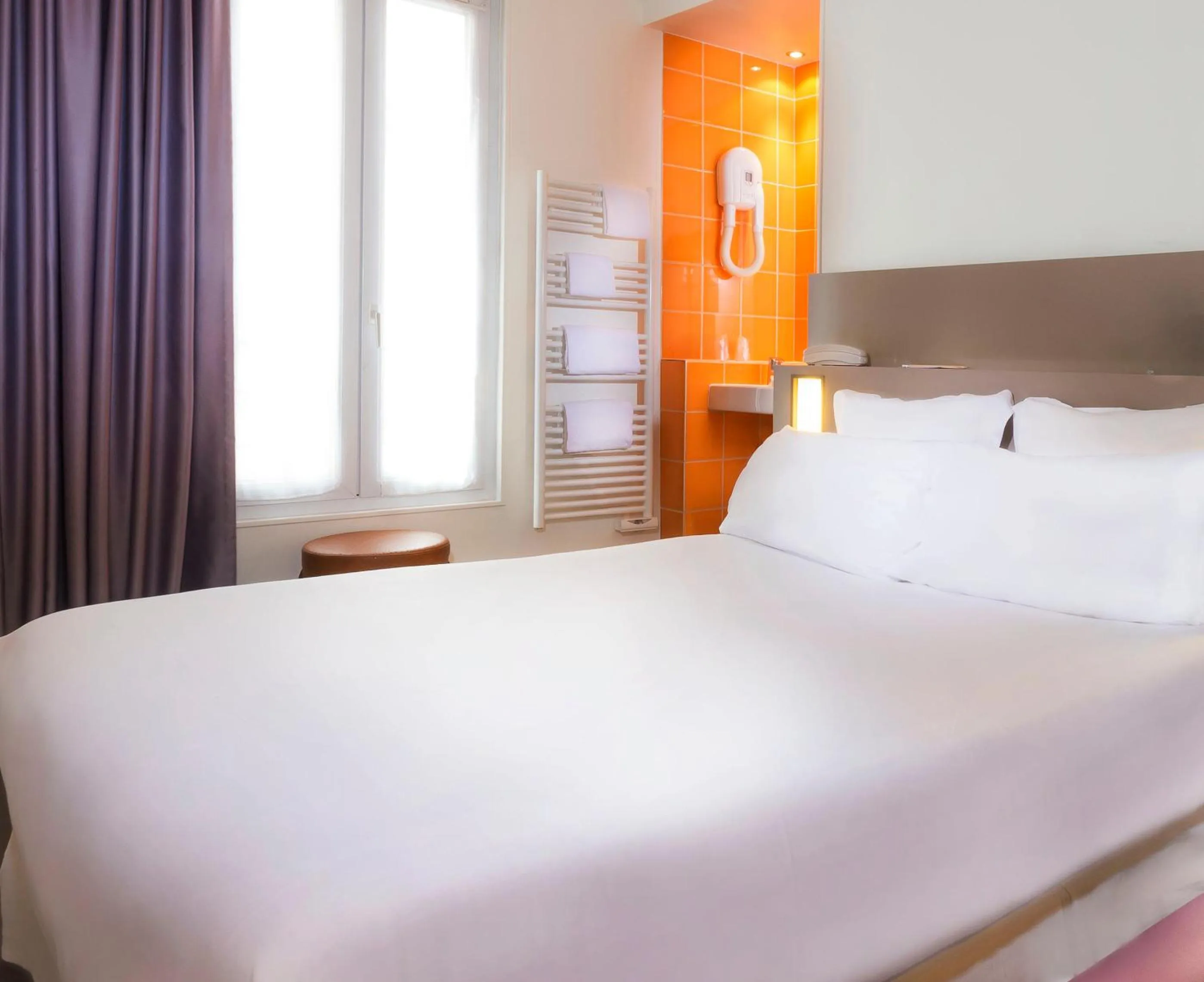 Bed in Libertel Canal Saint Martin