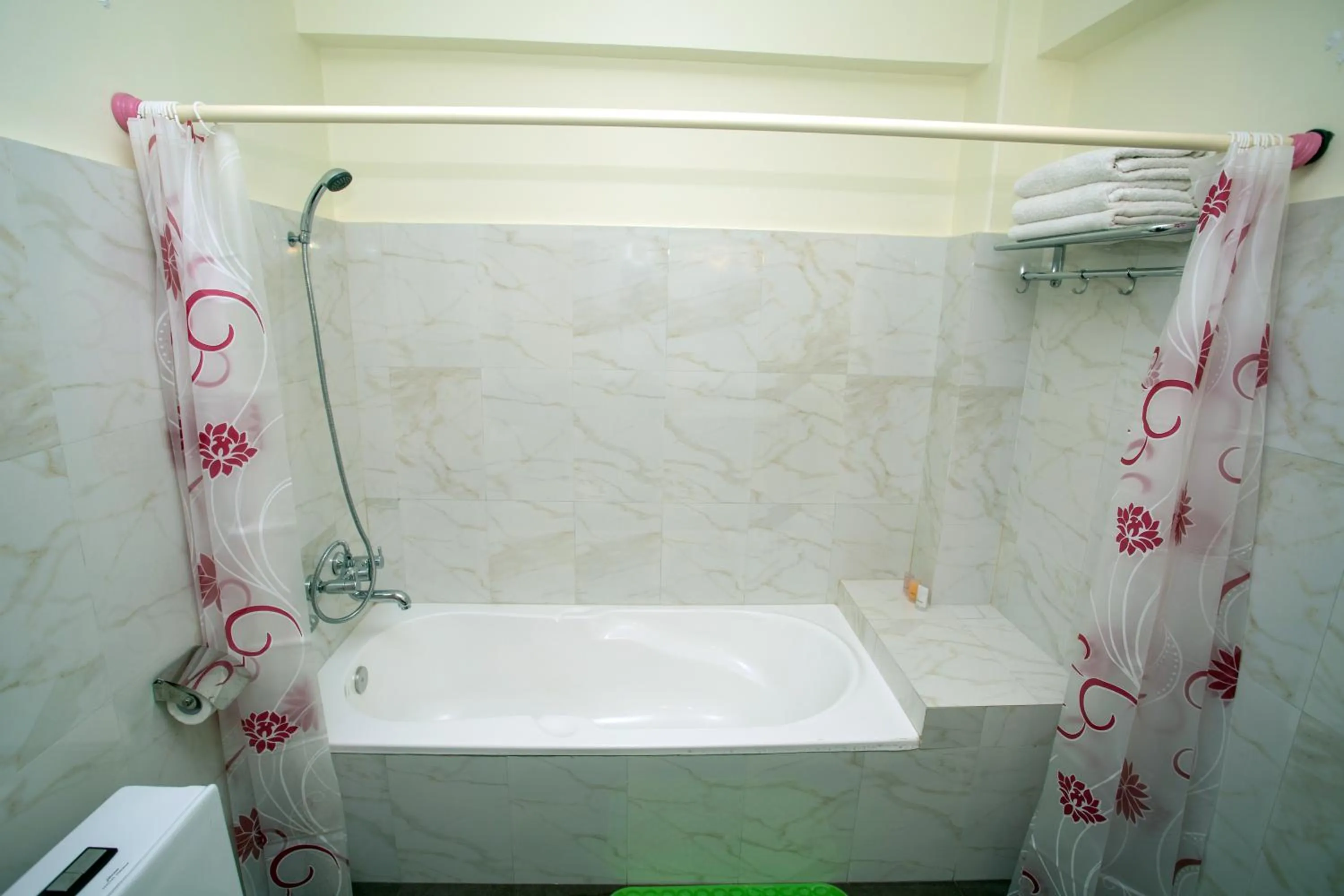 Shower in Hotel Spring