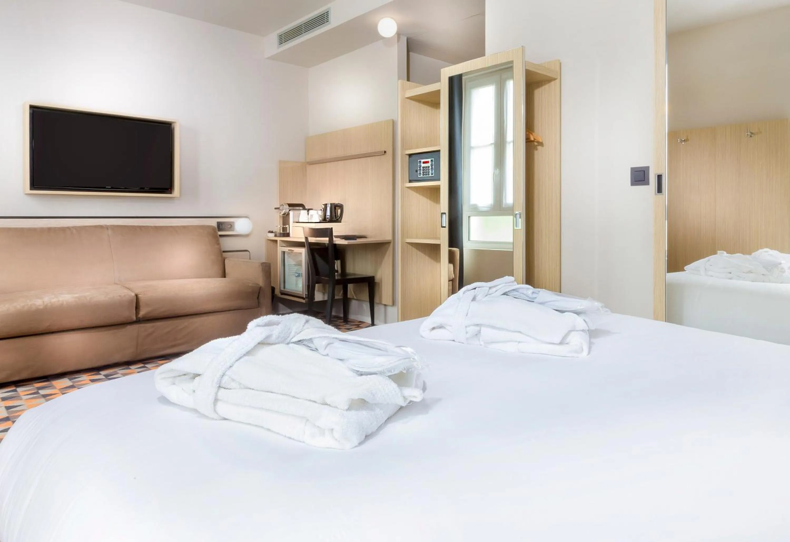 Bed in Libertel Gare Du Nord Suede