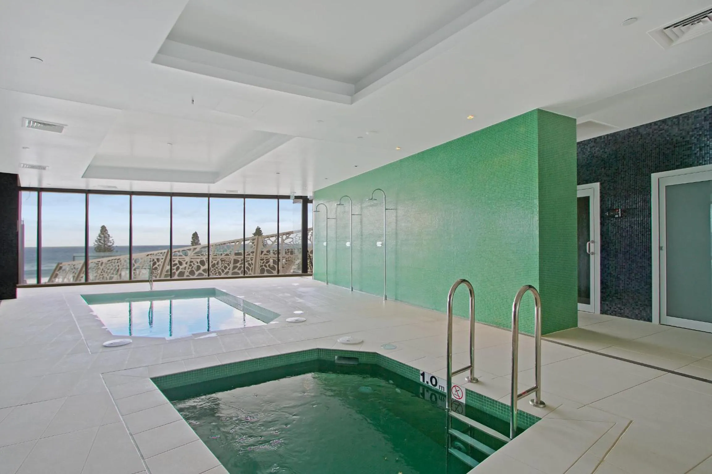 Hot Tub in Soul on the Esplanade - HR Surfers Paradise