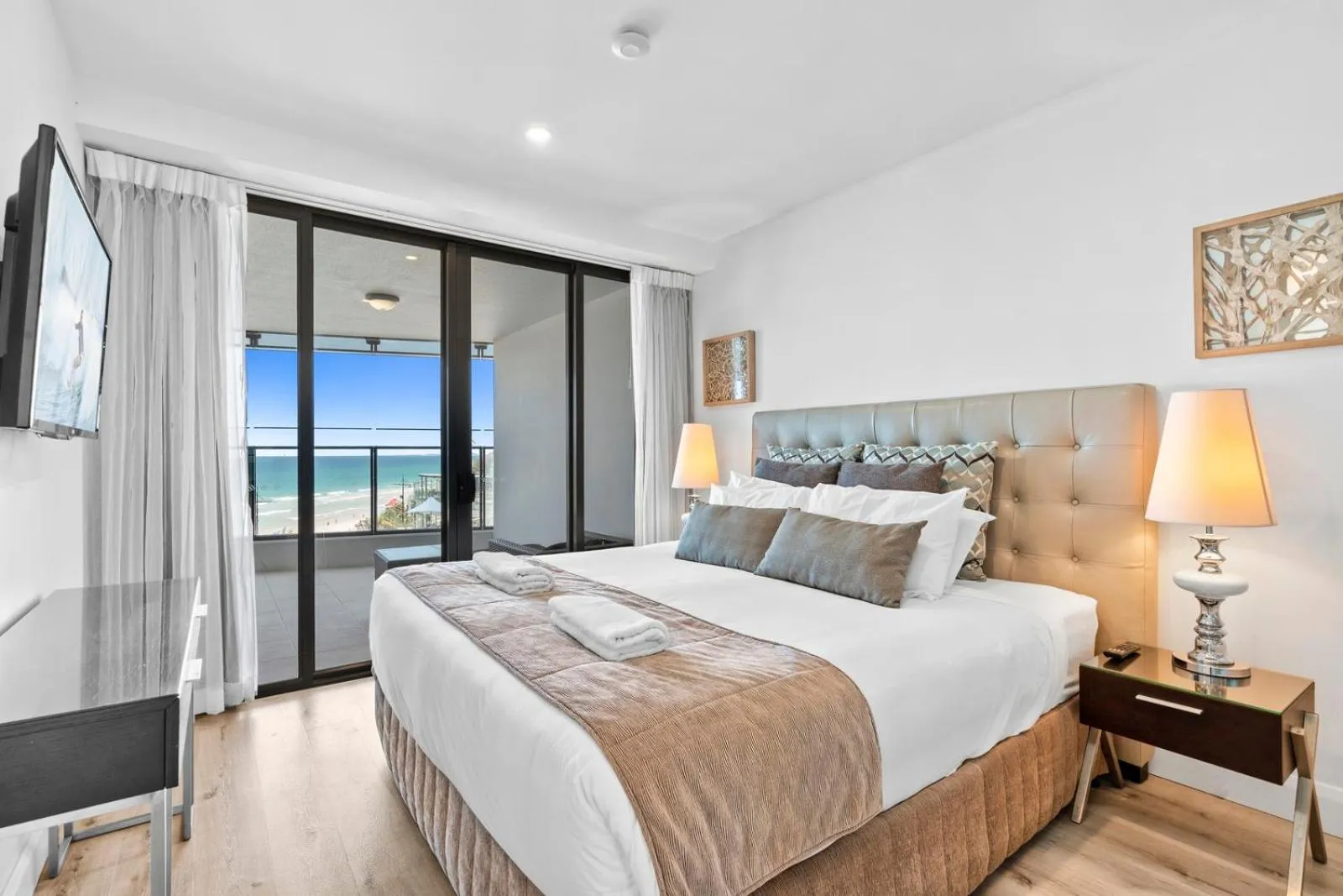 Bed in Soul on the Esplanade - HR Surfers Paradise