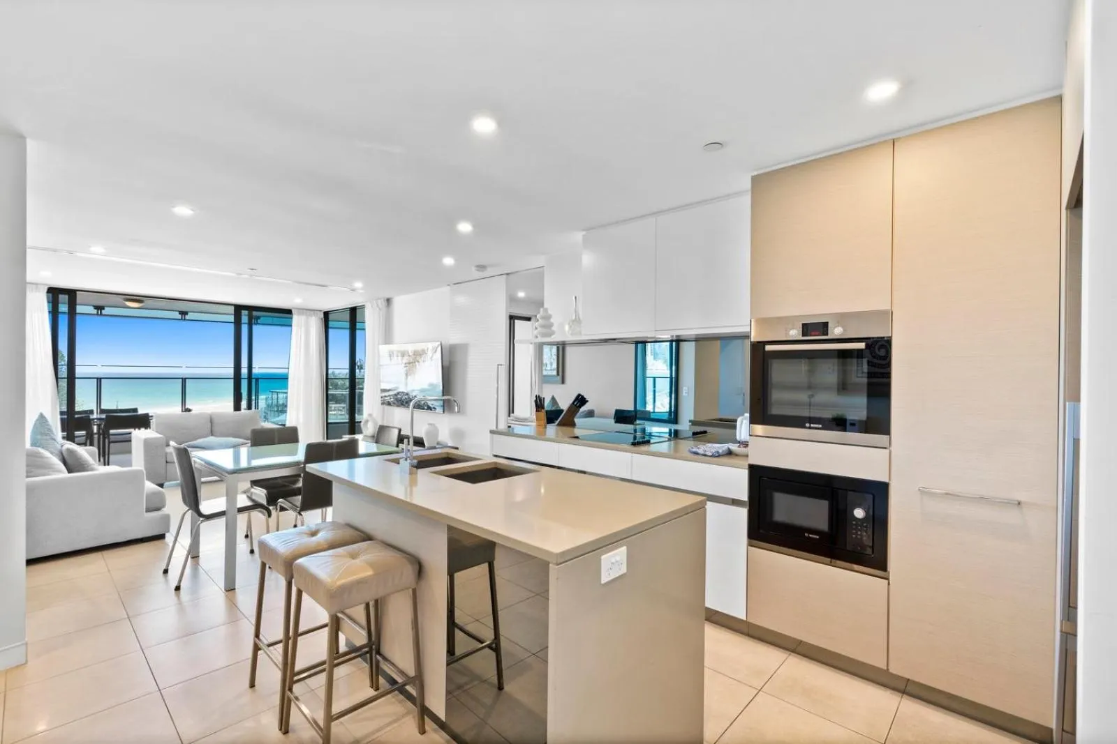 Dining area in Soul on the Esplanade - HR Surfers Paradise