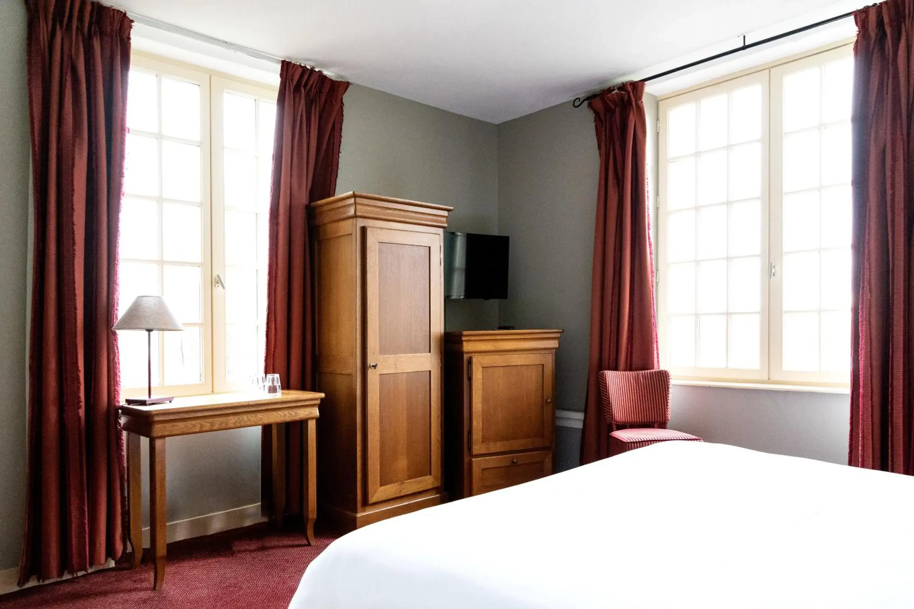 Double or Twin Room with Bay Mont-Saint-Michel View - Red House in La Mère Poulard Double or Twin Room with Bay Mont-Saint-Michel View - Red House in La Mère Poulard