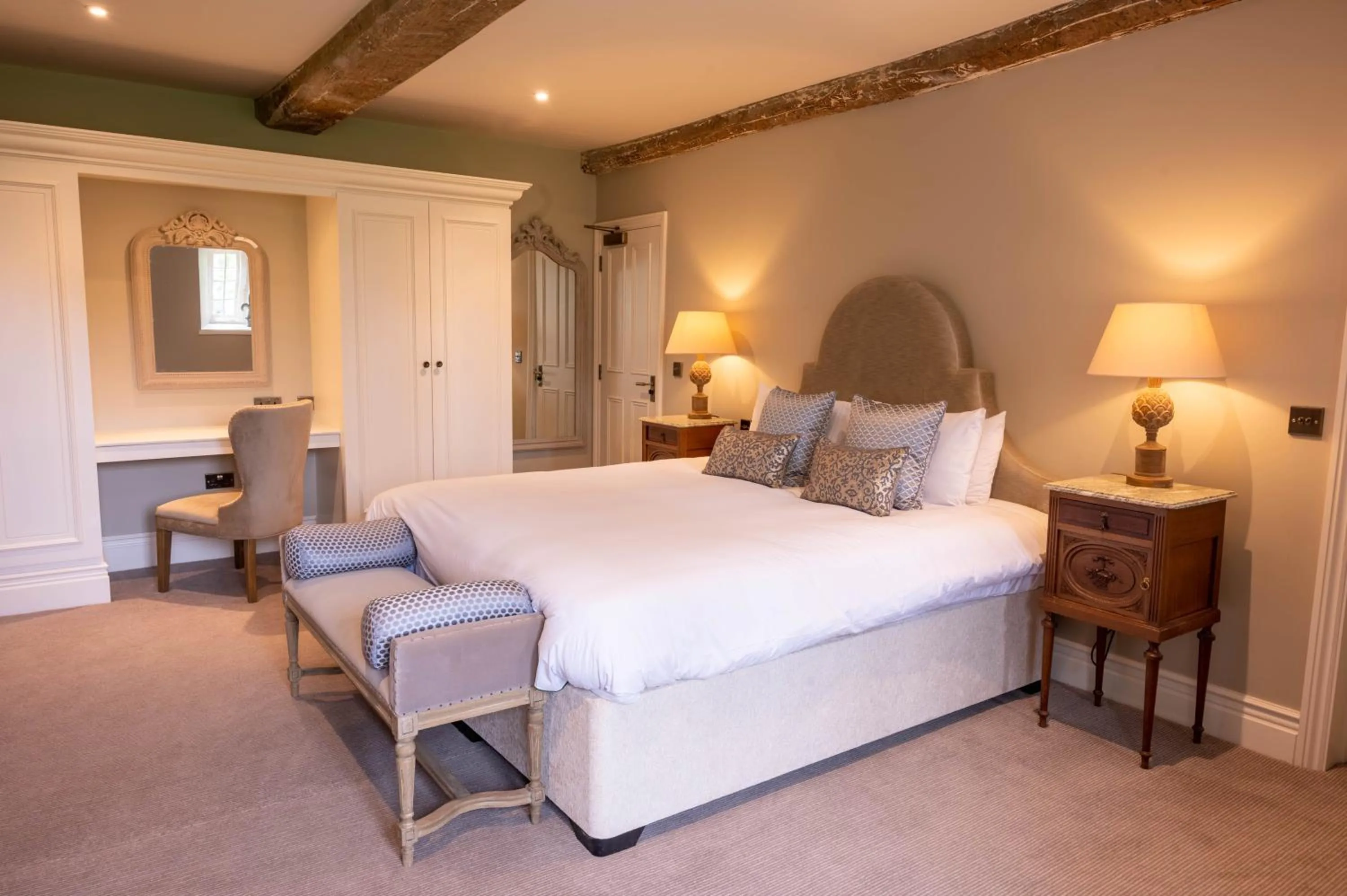 Bedroom, Bed in Manor House Hotel