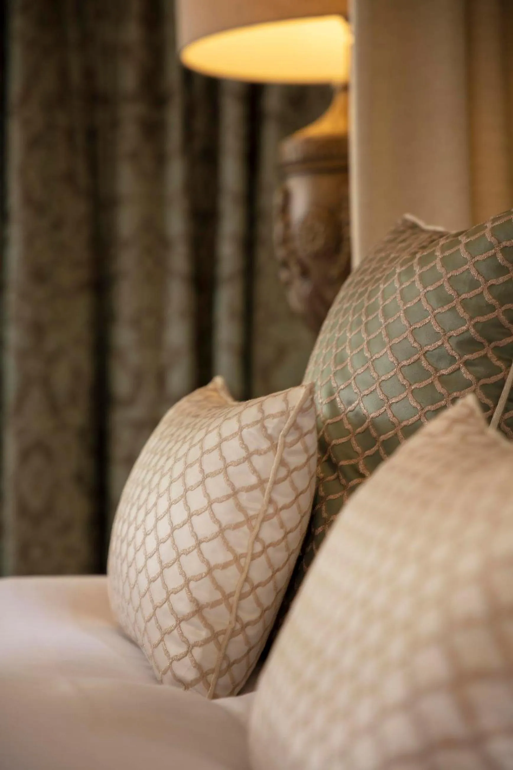 Bedroom, Bed in Manor House Hotel