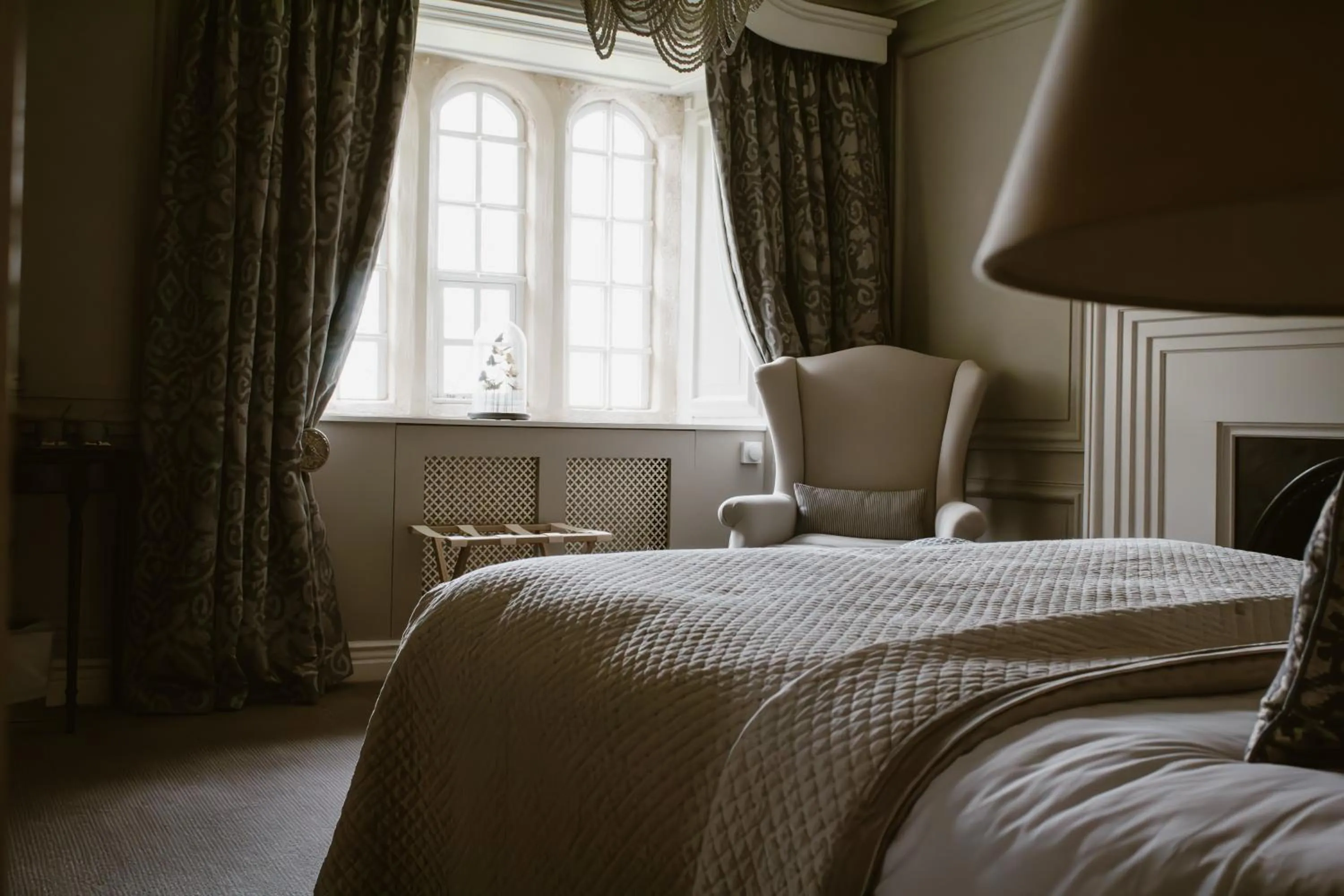 Bedroom, Bed in Manor House Hotel