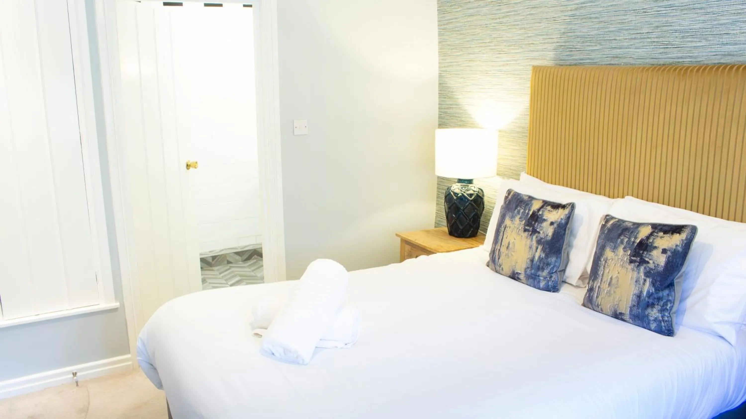 Bedroom, Bed in Manor House Hotel