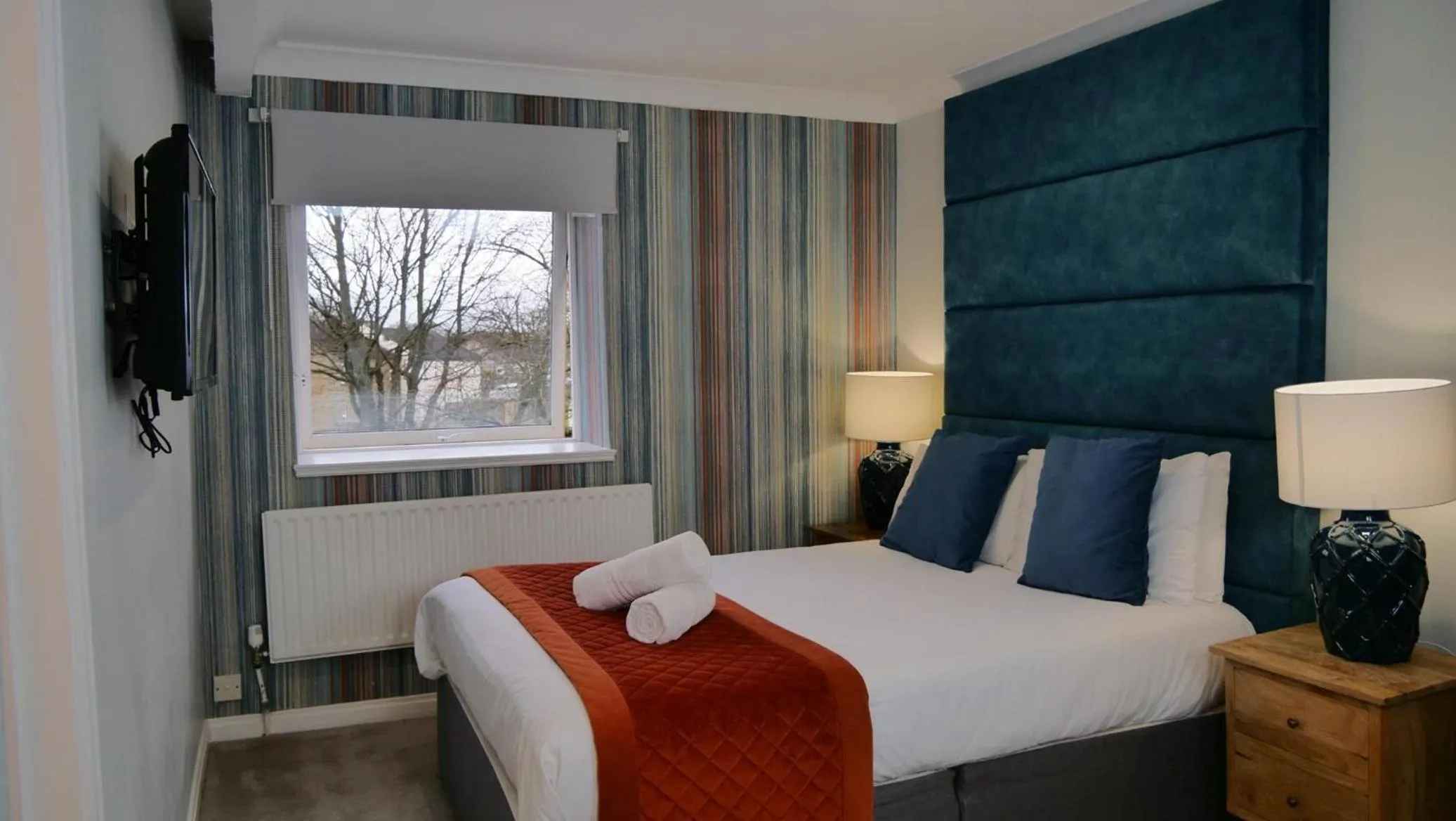 Bedroom, Bed in Manor House Hotel