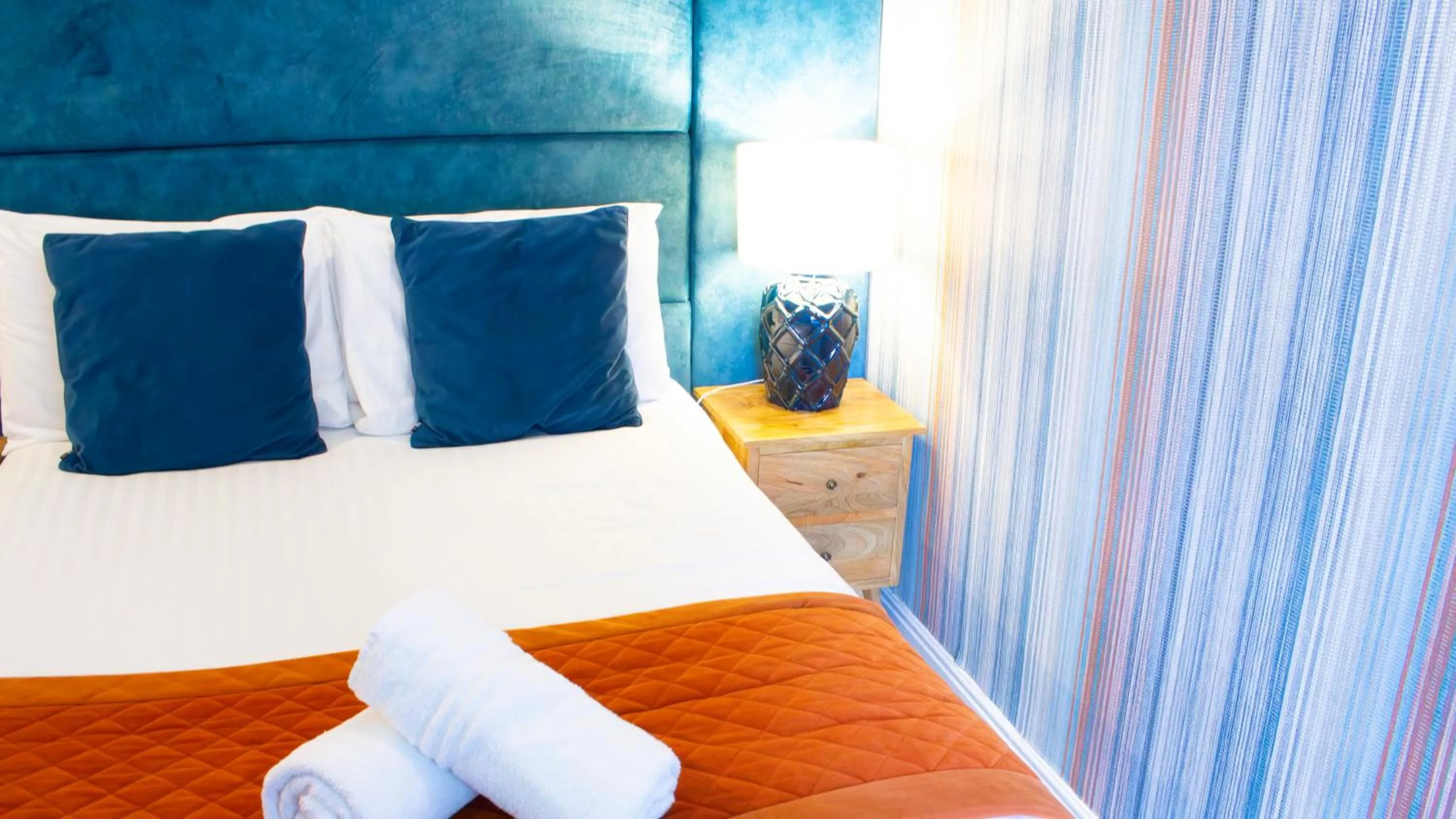 Bedroom, Bed in Manor House Hotel