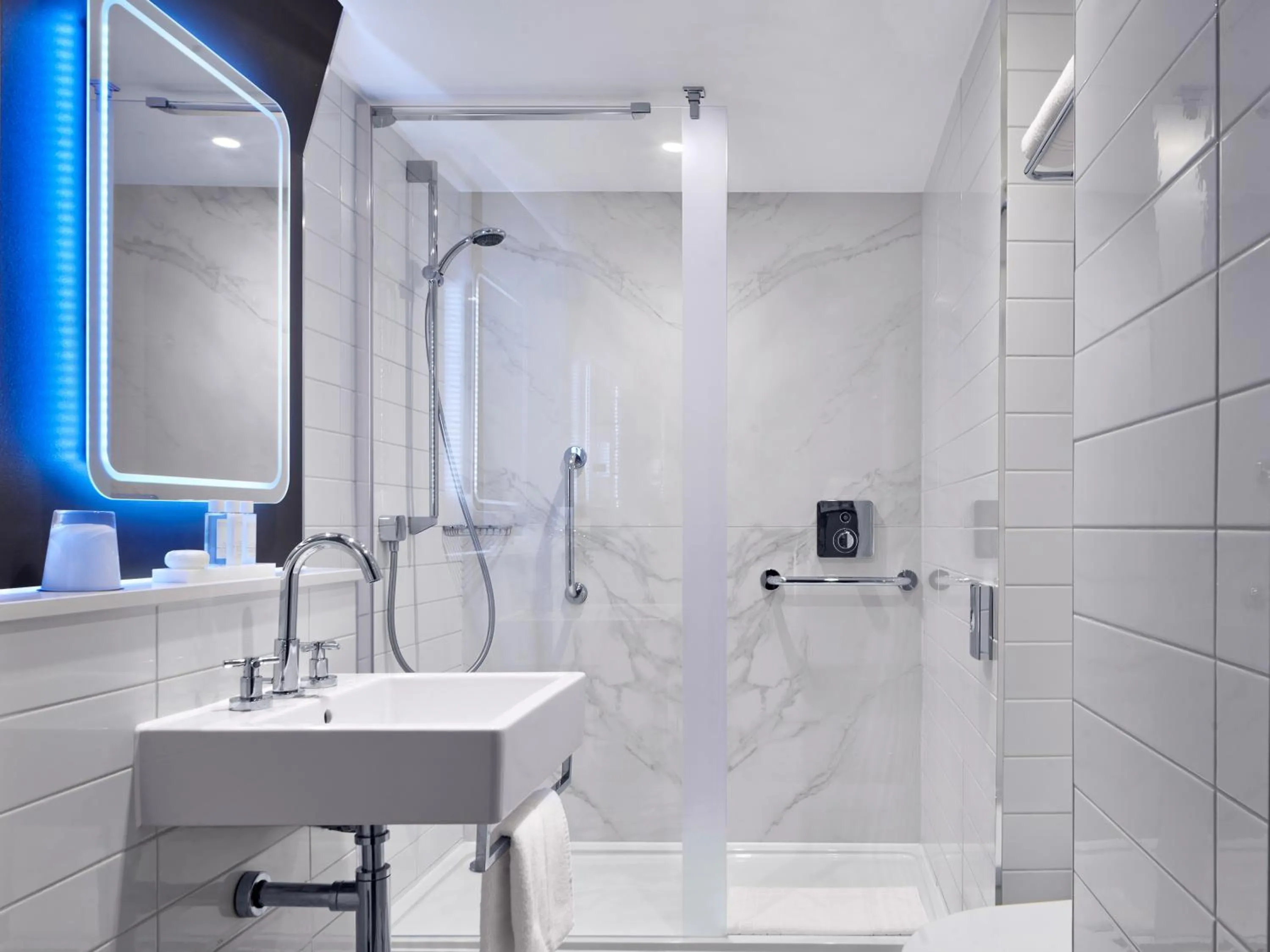 Shower in Strand Palace