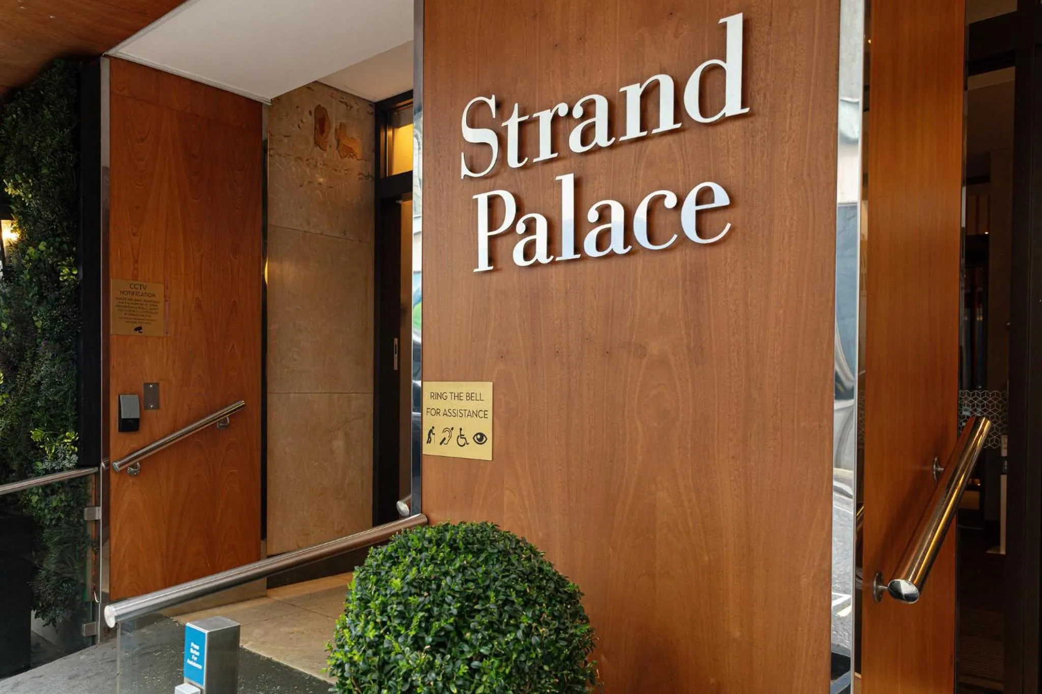 Facade/entrance in Strand Palace