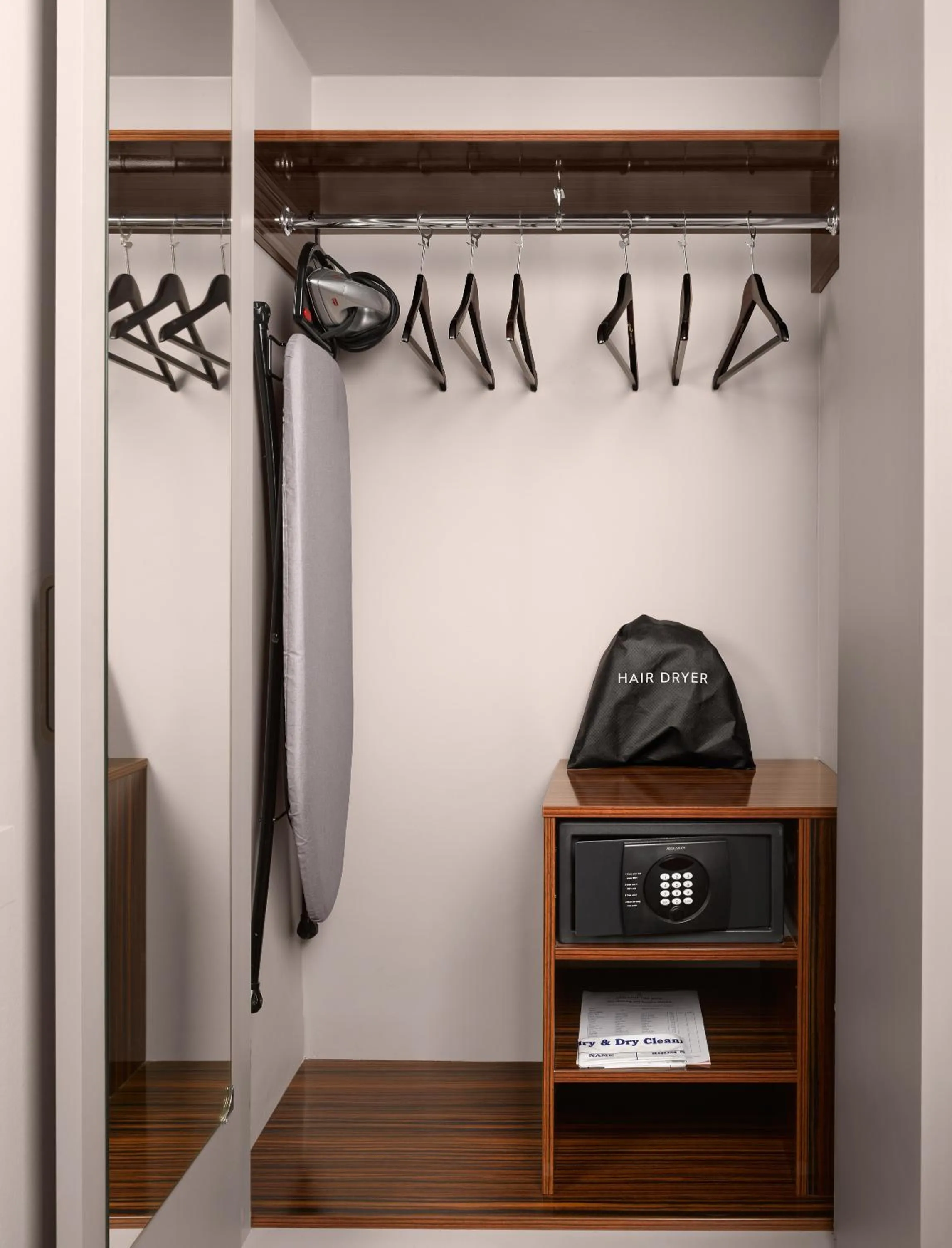 safe in Strand Palace