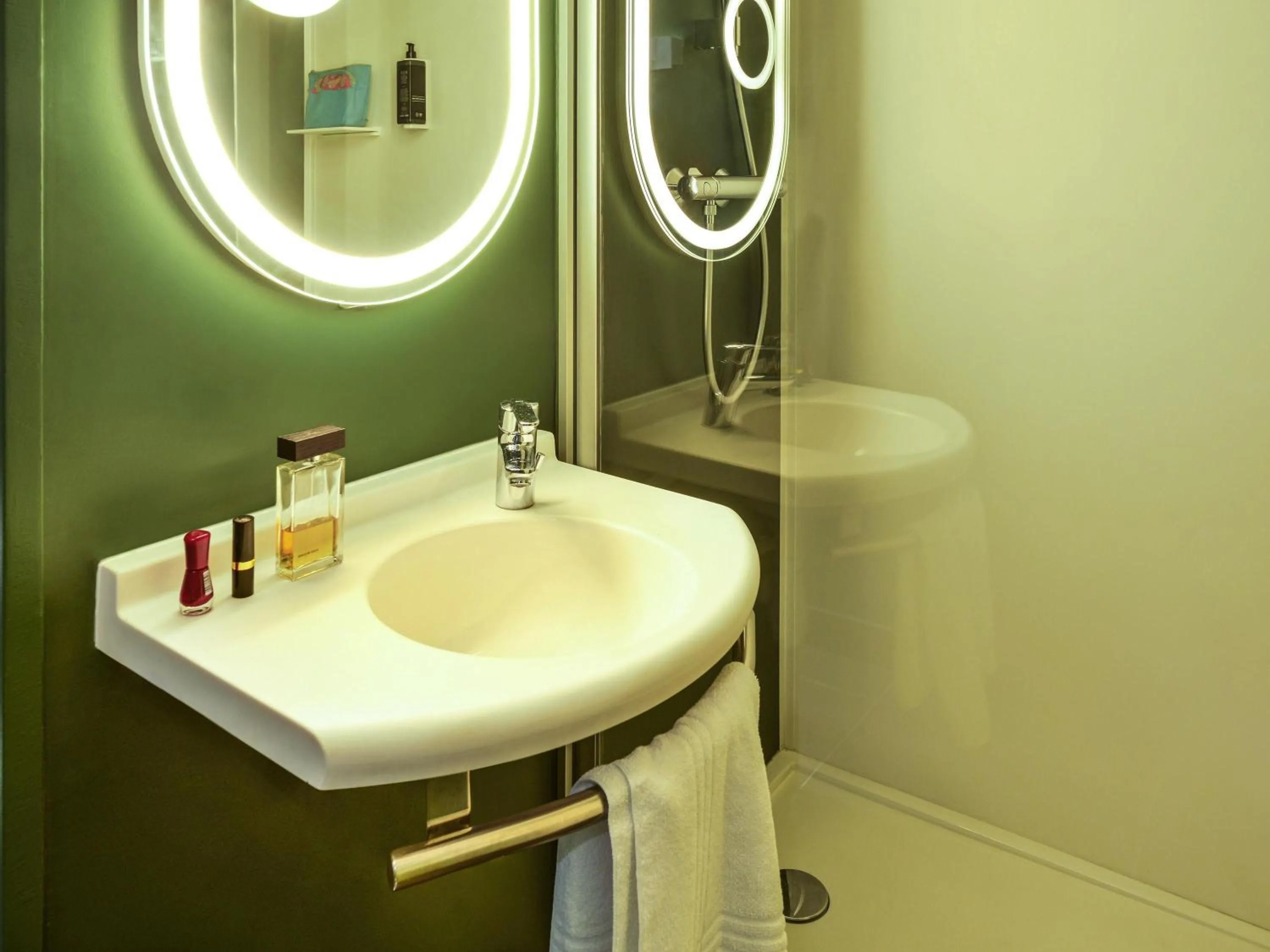 Bedroom in Ibis Annecy - Cran-Gevrier