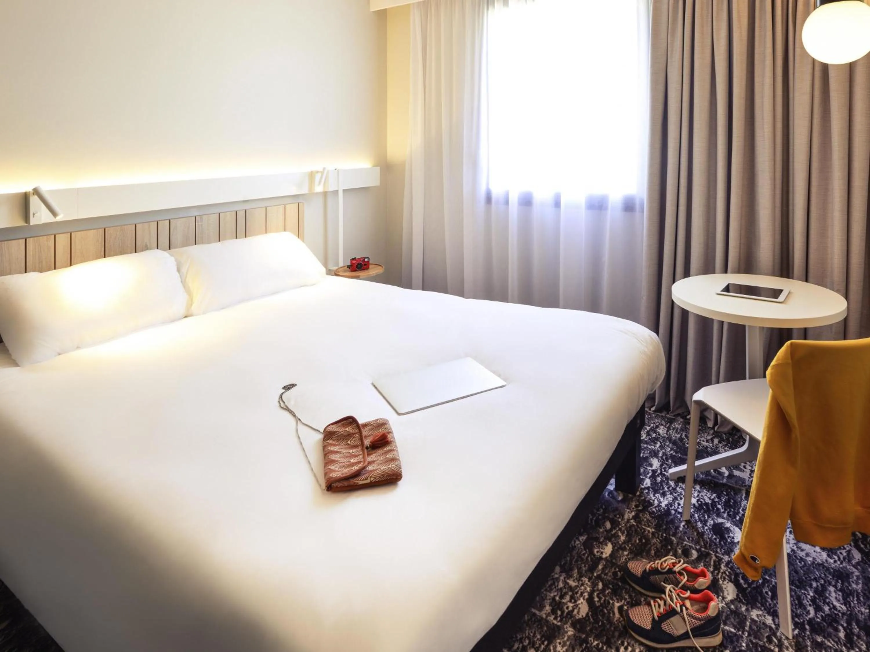 Bedroom, Bed in Ibis Annecy - Cran-Gevrier