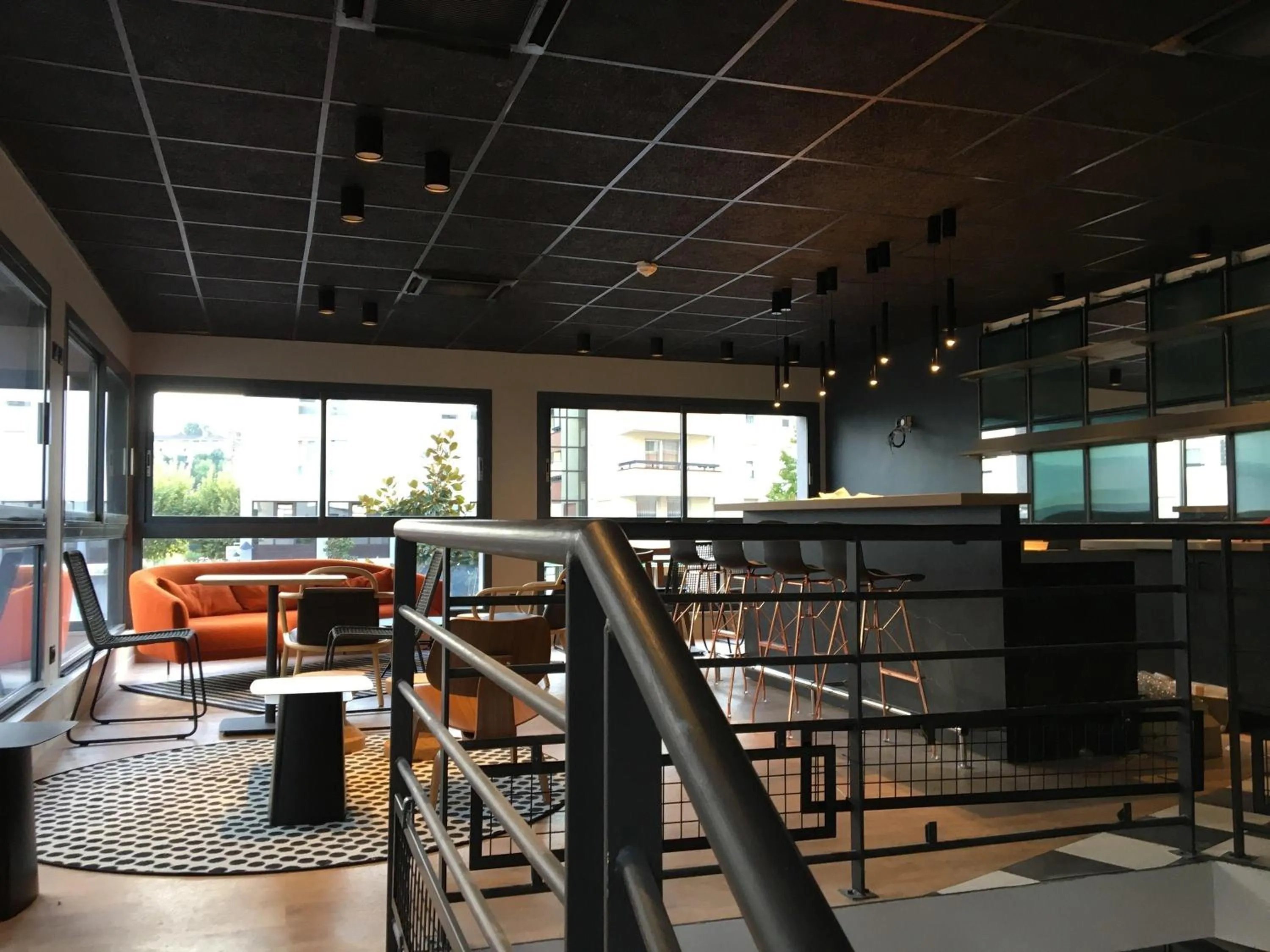 Lounge or bar in Ibis Annecy - Cran-Gevrier