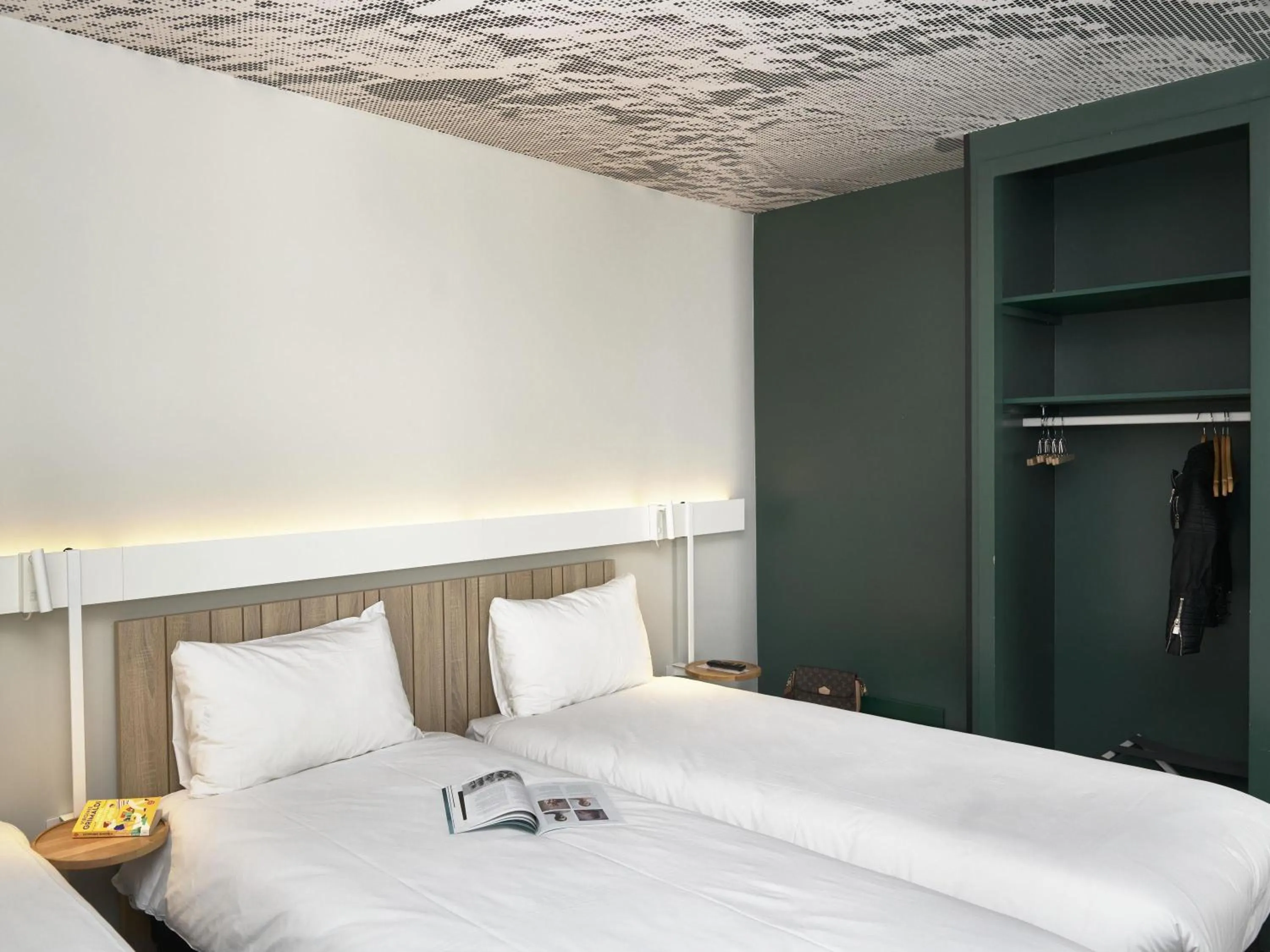 Bedroom, Bed in Ibis Annecy - Cran-Gevrier