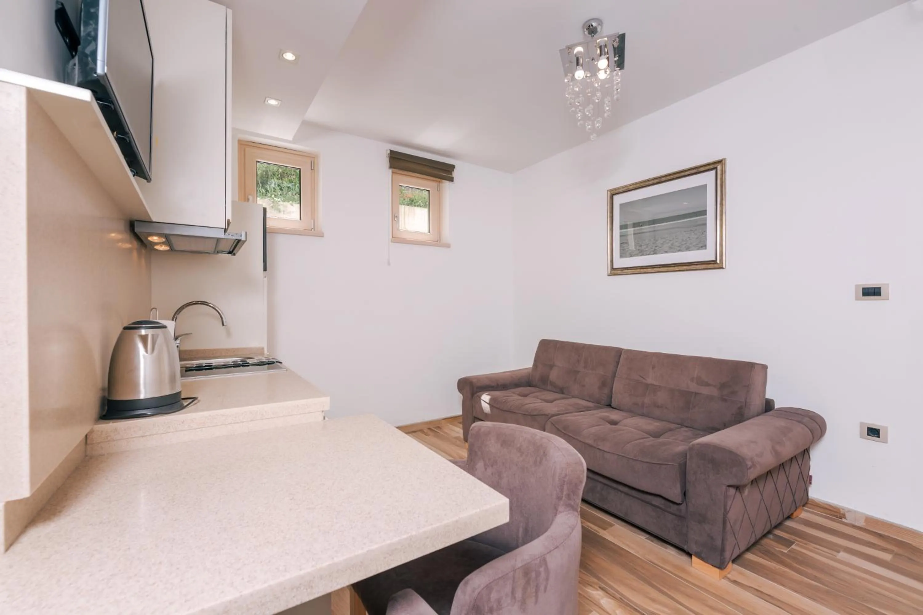 Kitchen or kitchenette in Villa Royal Apartments