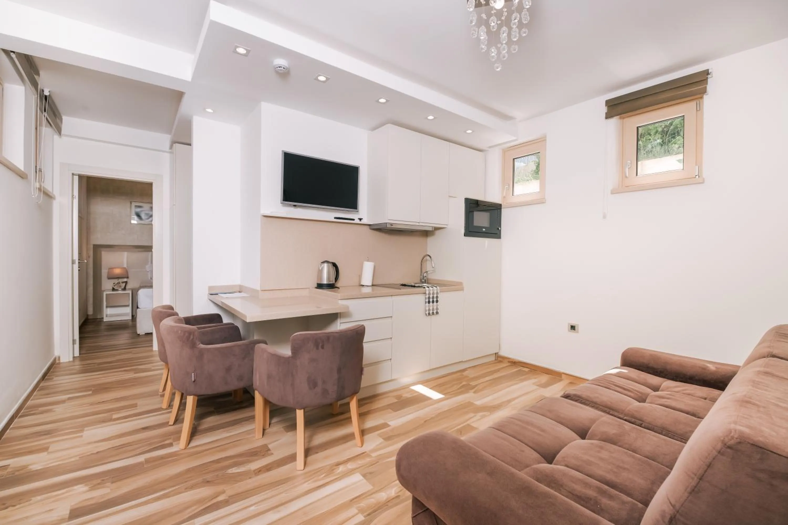 TV and multimedia in Villa Royal Apartments