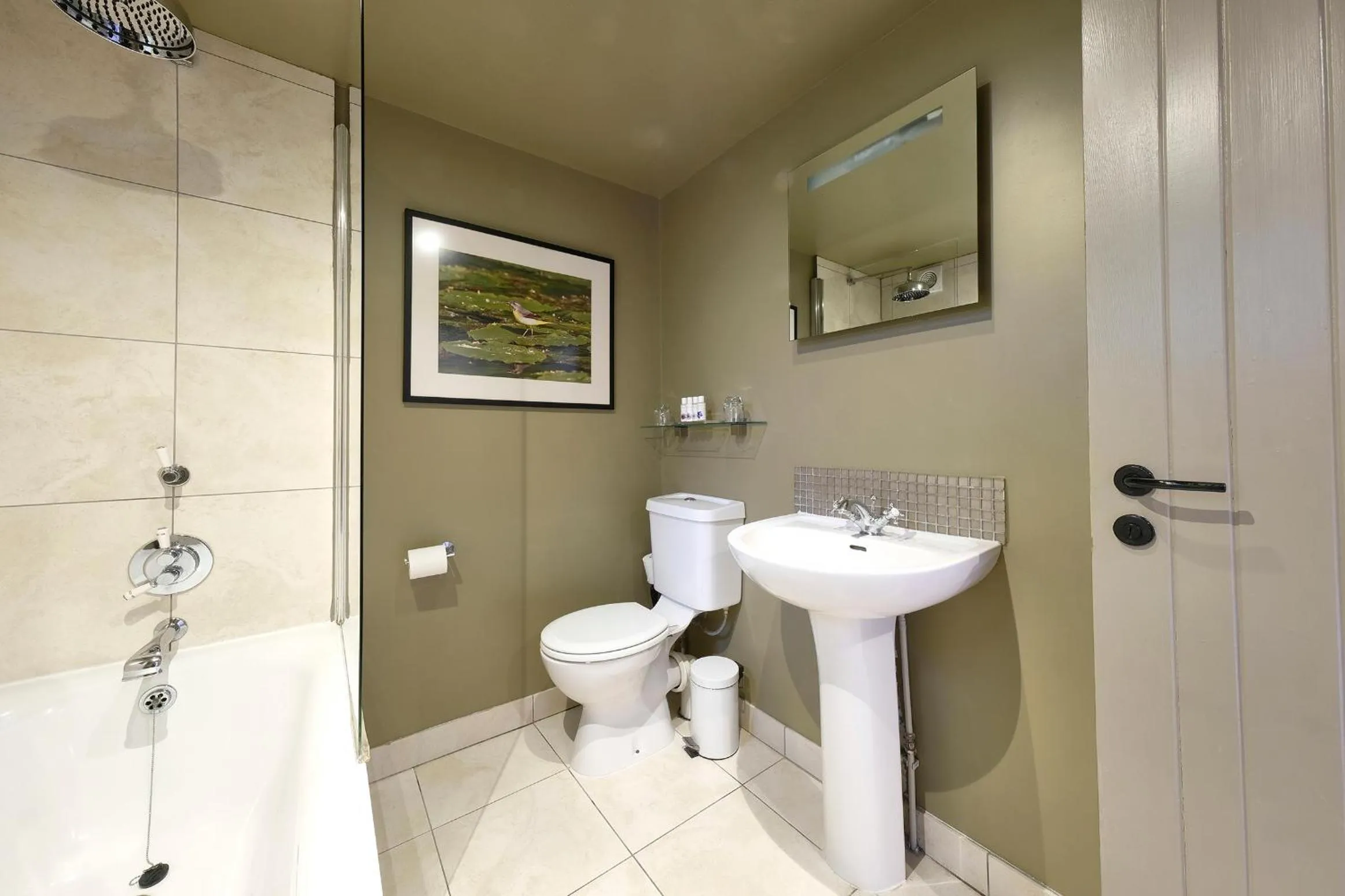 Bathroom in The Westleton Crown