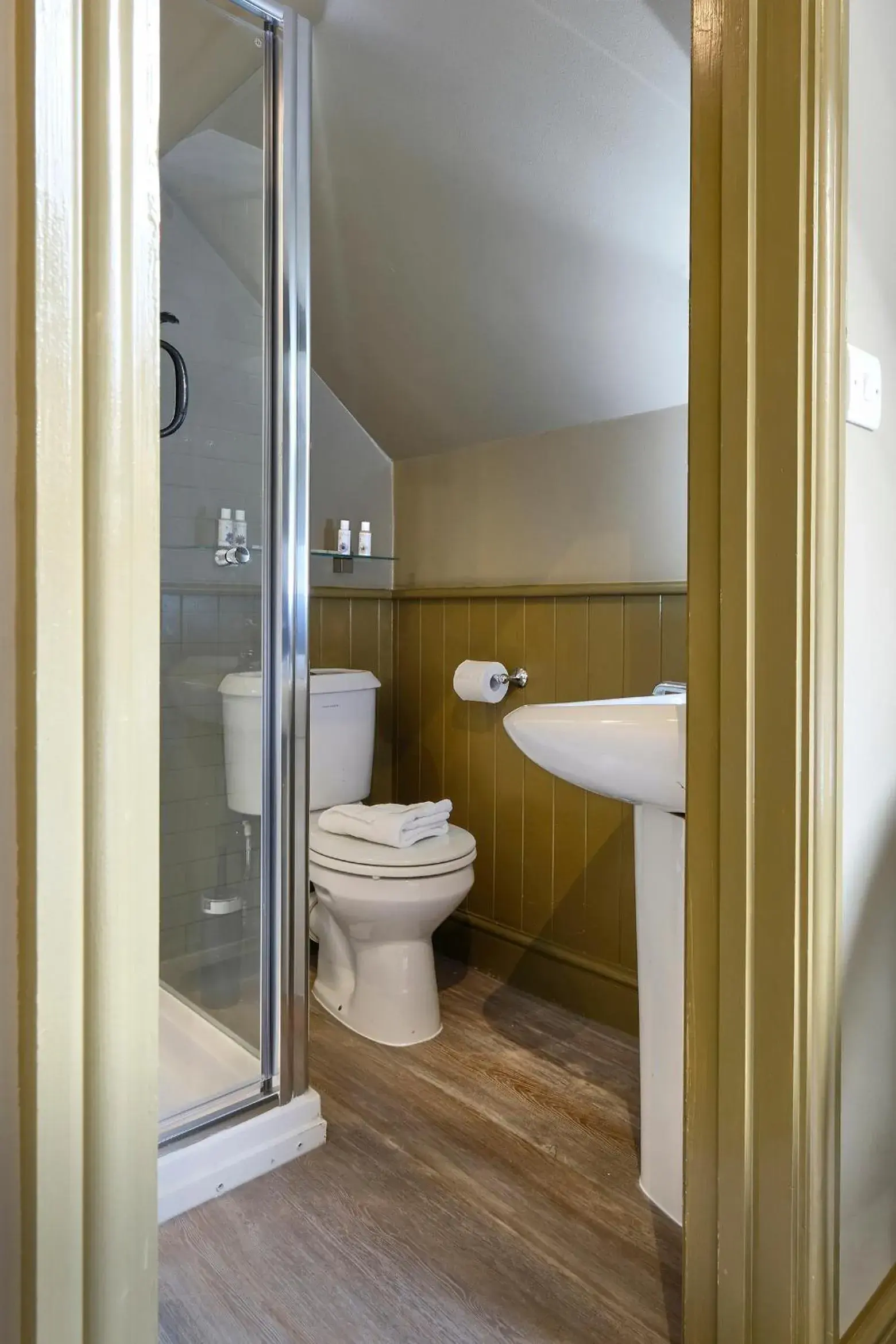 Deluxe Double or Twin Room in The Westleton Crown Deluxe Double or Twin Room in The Westleton Crown