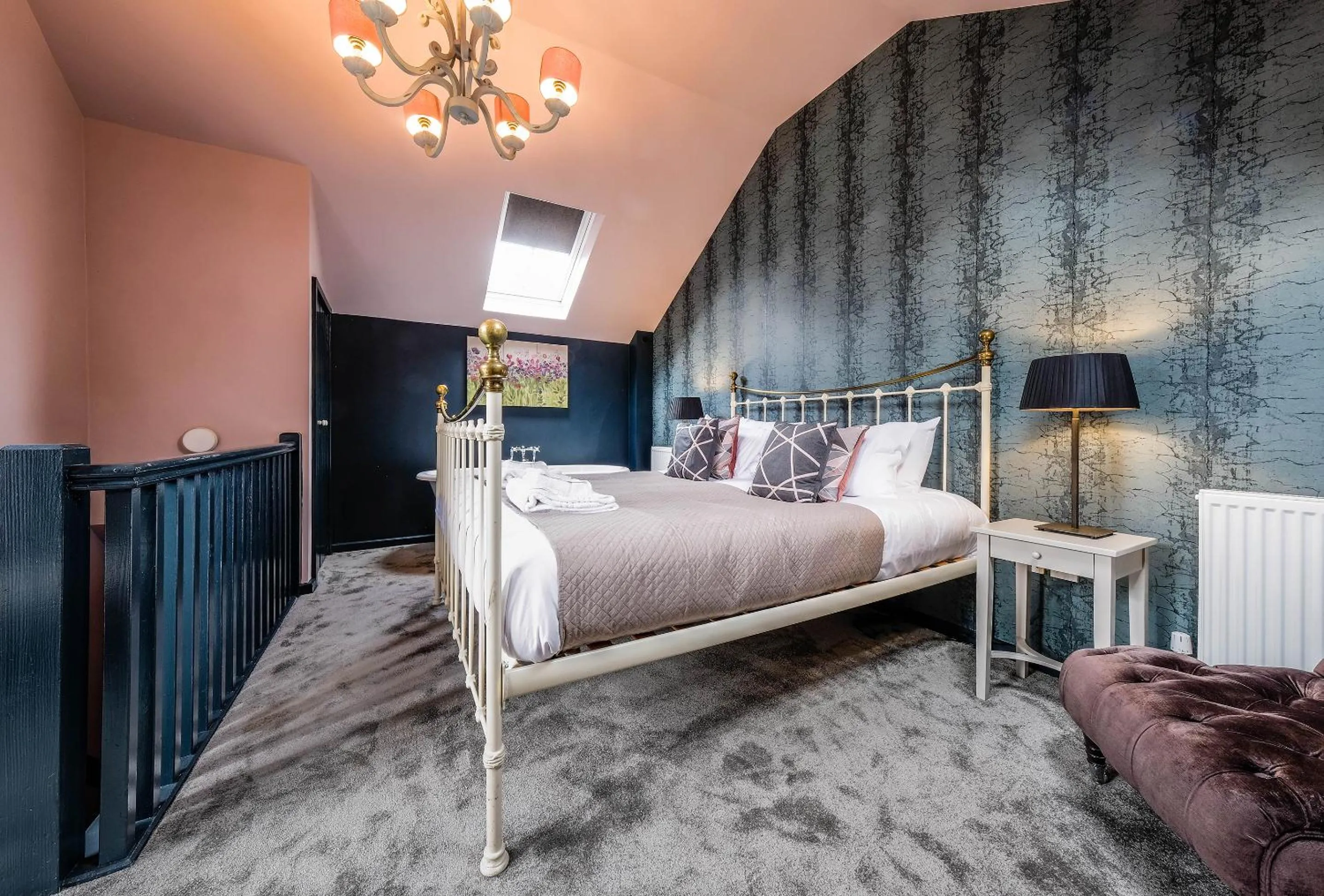 Bedroom, Bed in The Westleton Crown