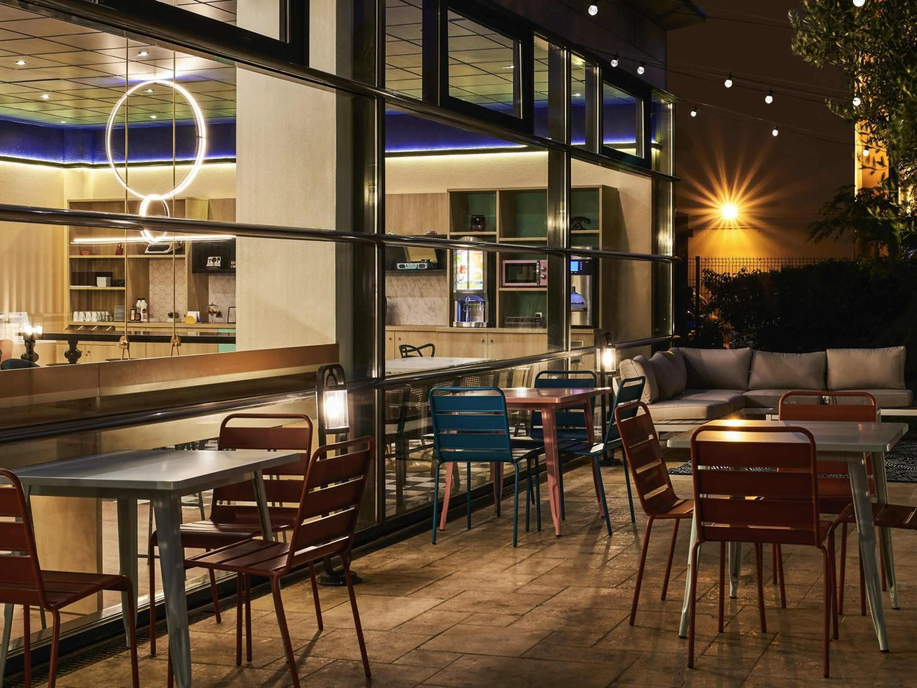 Lounge or bar in Ibis Styles Paris Gennevilliers