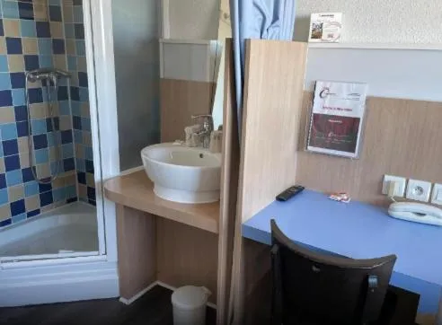 Bedroom in The Originals Access, Hôtel Millau Sud