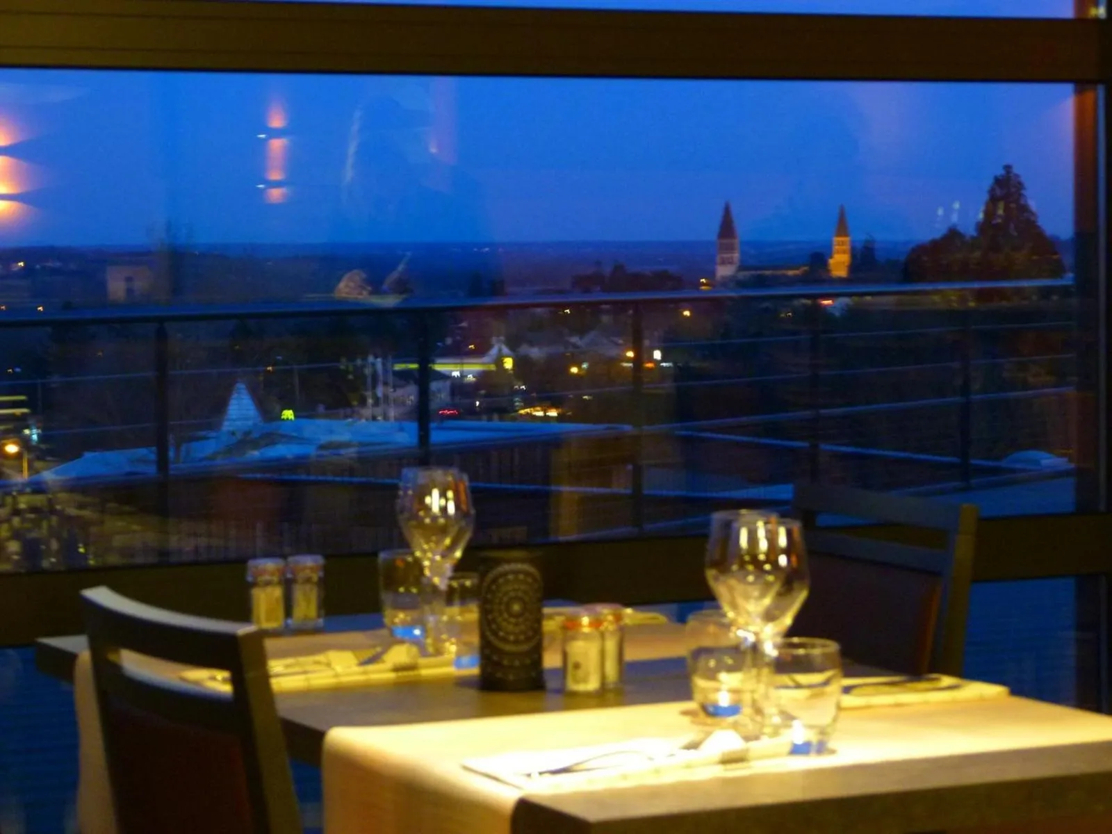 Restaurant/places to eat in Hôtel Le Kolibri