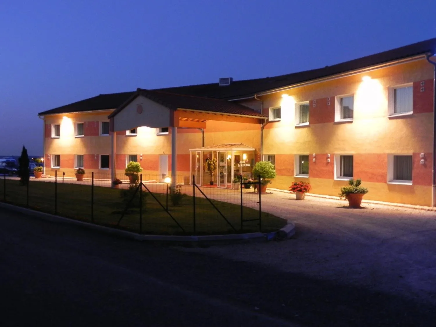 Facade/entrance in Hôtel Le Kolibri