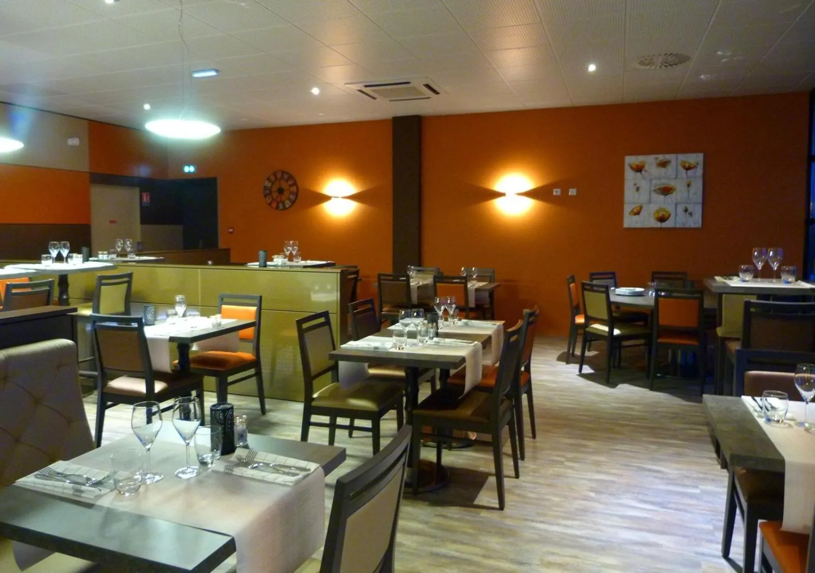 Restaurant/places to eat in Hôtel Le Kolibri