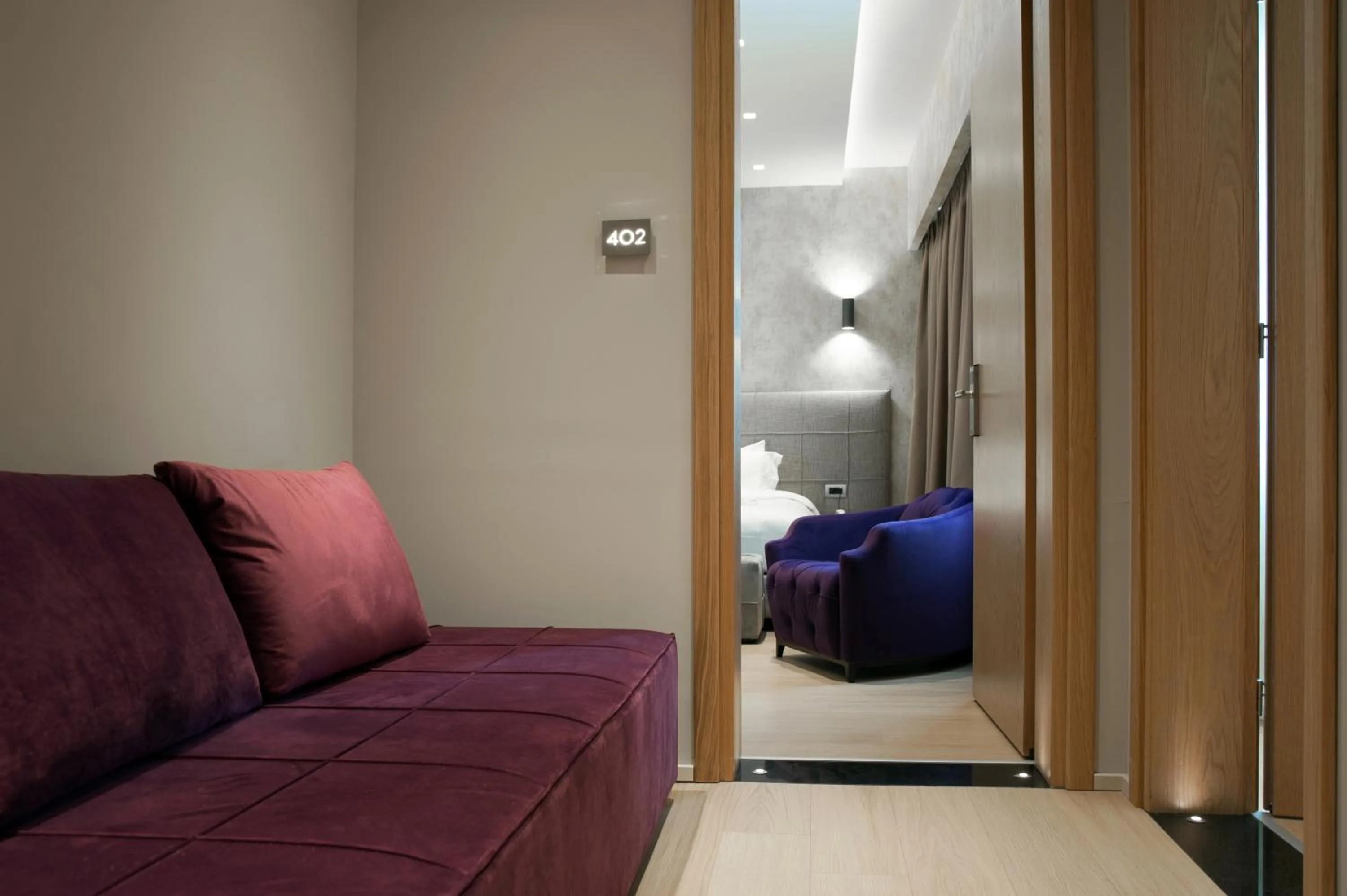 Living room, Bed in Athenaeum Grand Hotel