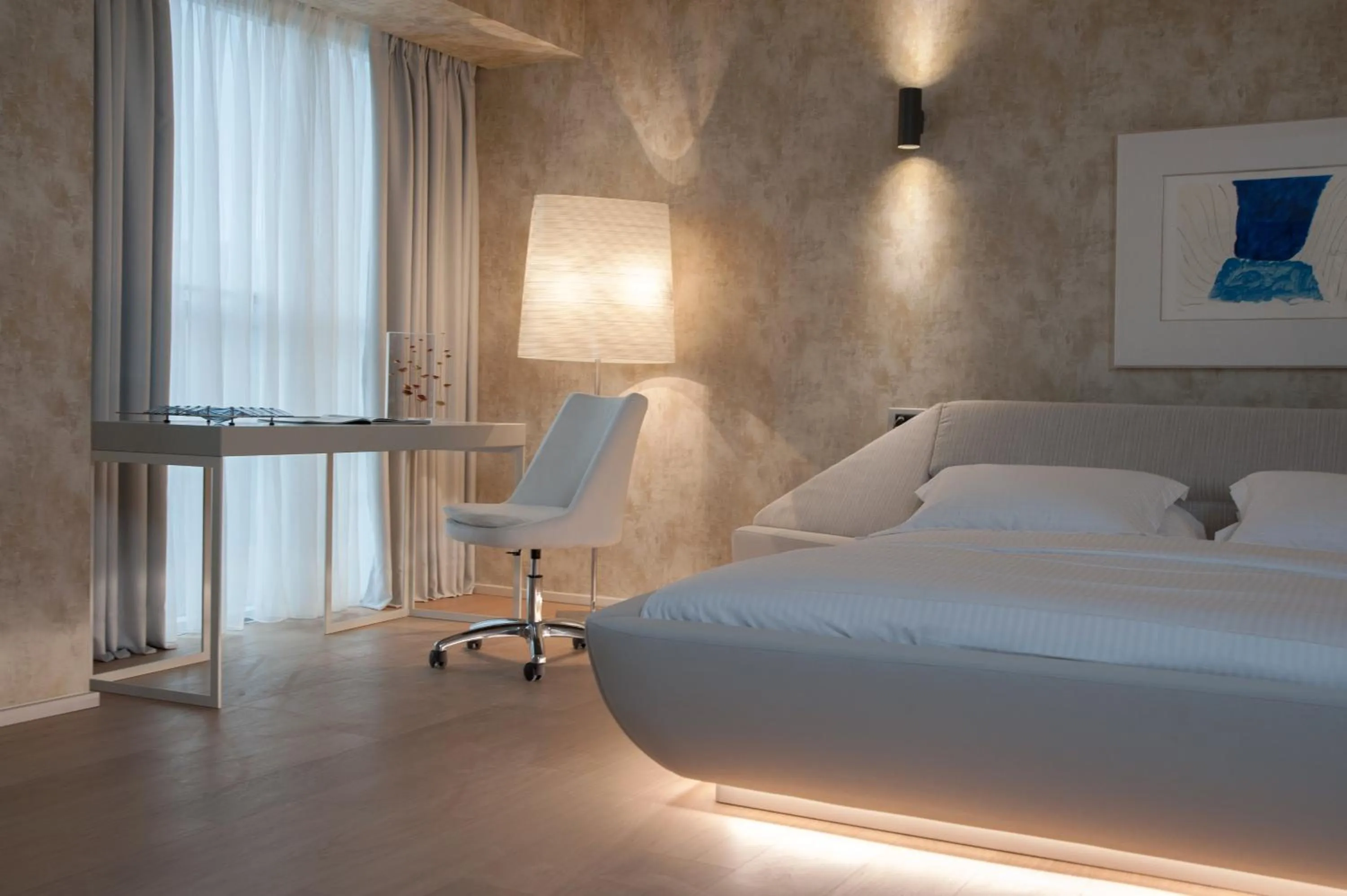 Bed in Athenaeum Grand Hotel